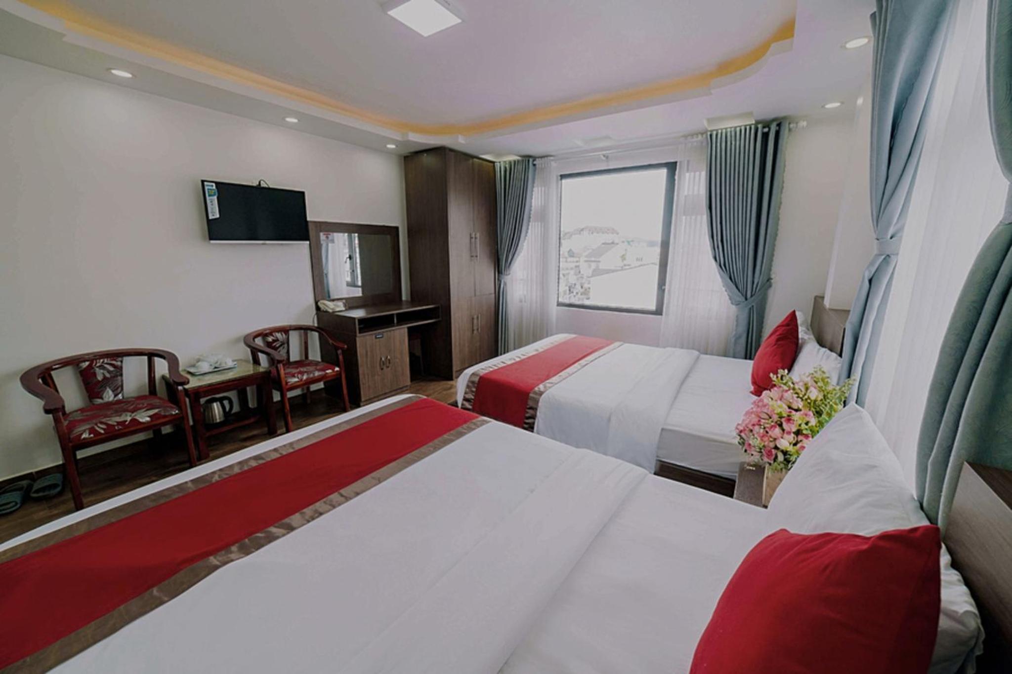 Queen Room with Two Queen Beds photo 3