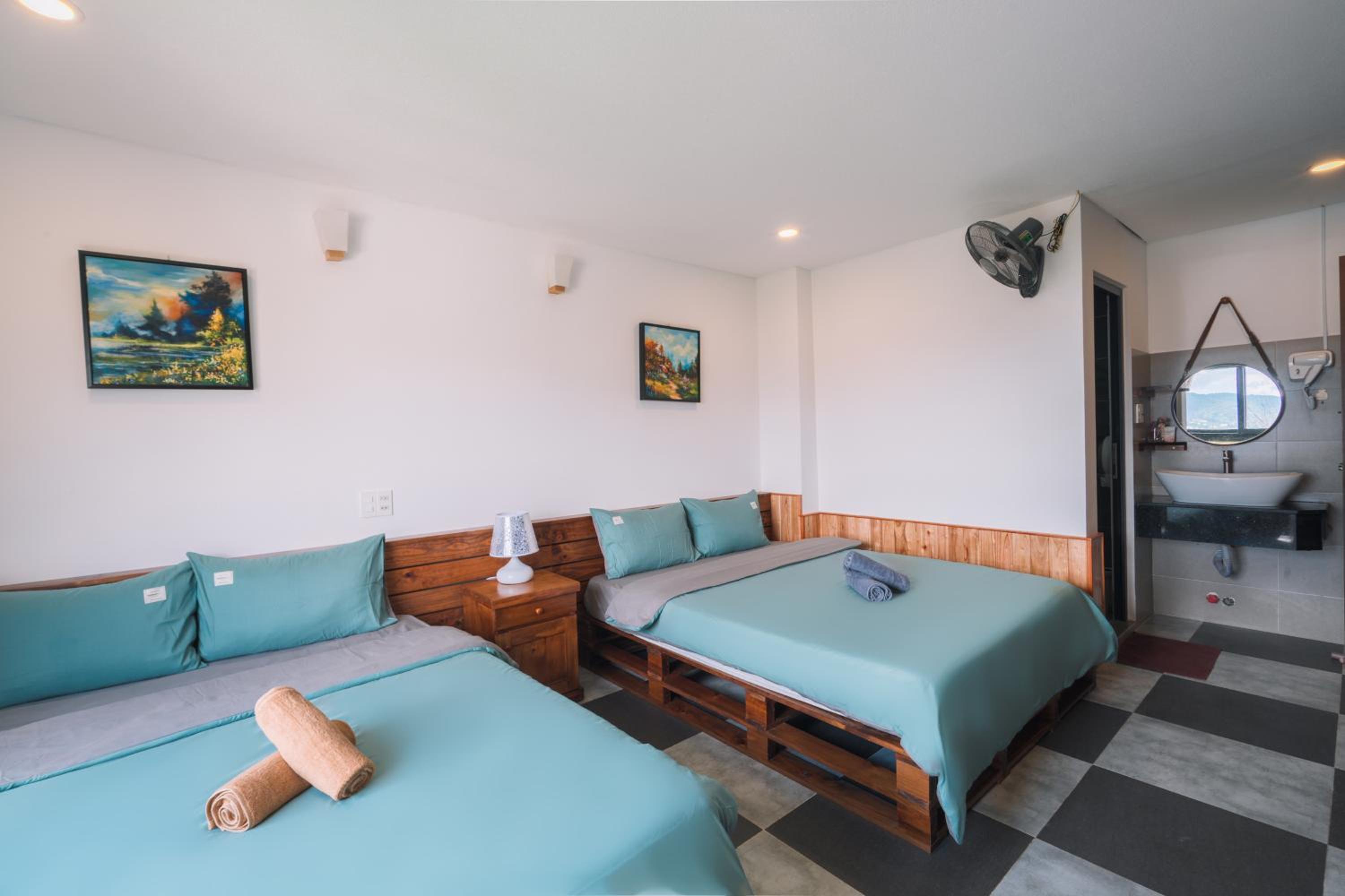 Deluxe Family Room - Photo 13