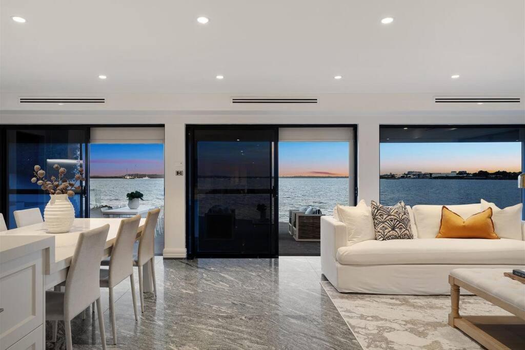 Villa photo 2
