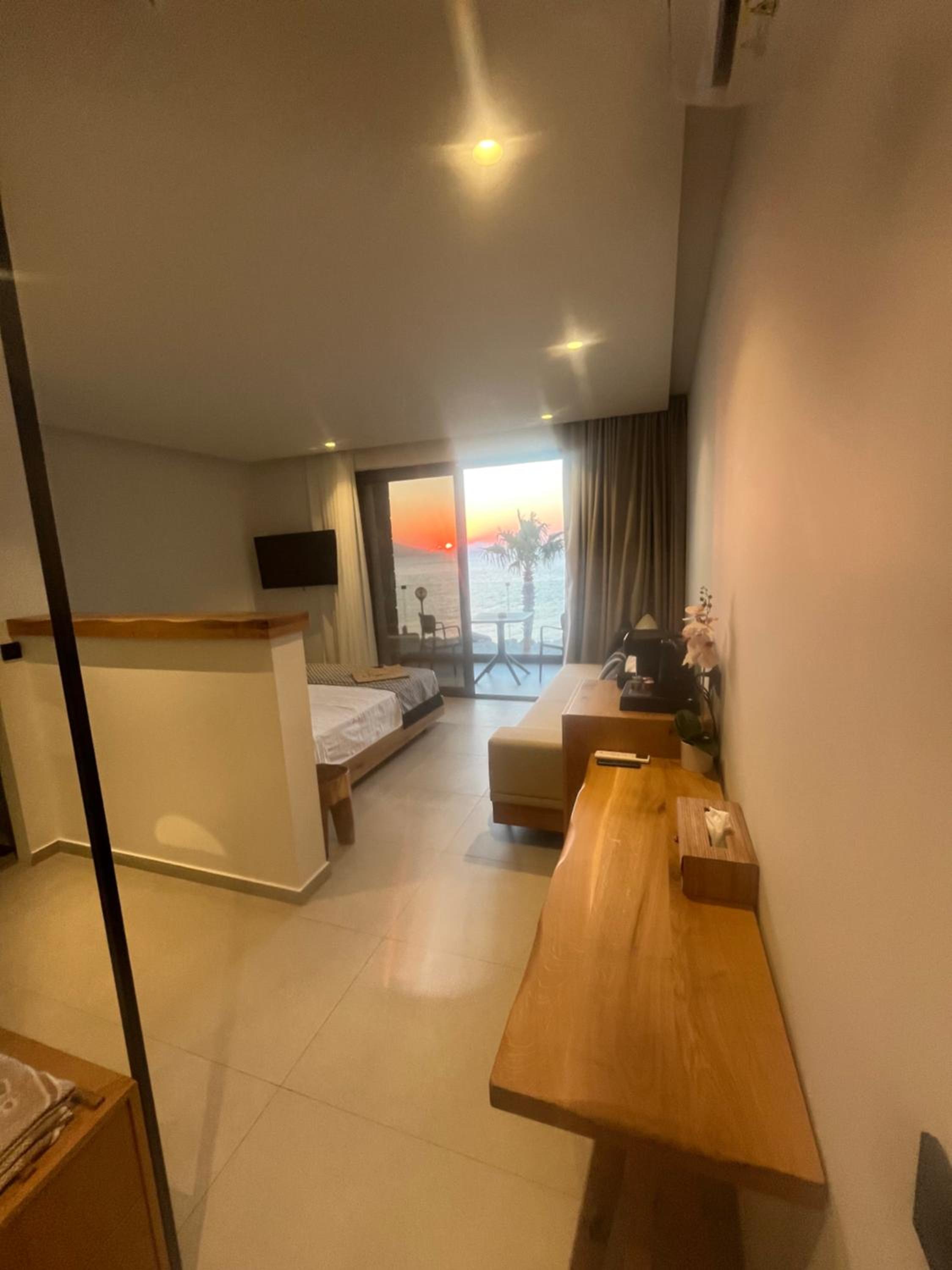 Deluxe Double Room with Balcony and Sea View - Photo 1