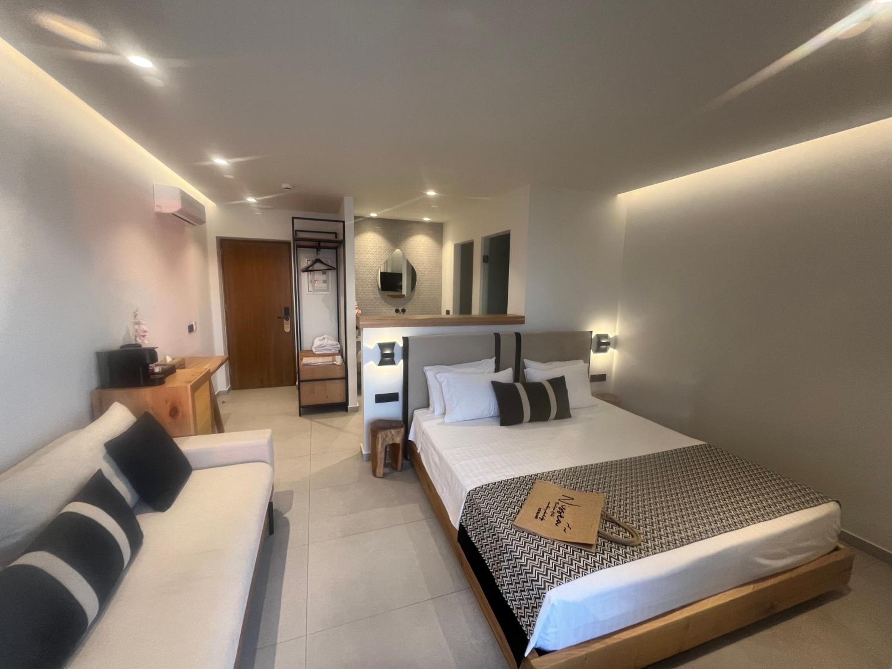 Deluxe Double Room - Photo 3