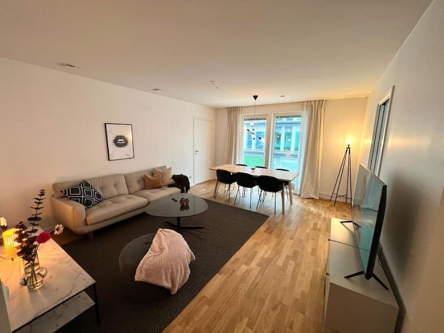 Three-Bedroom Apartment with Balcony photo 1