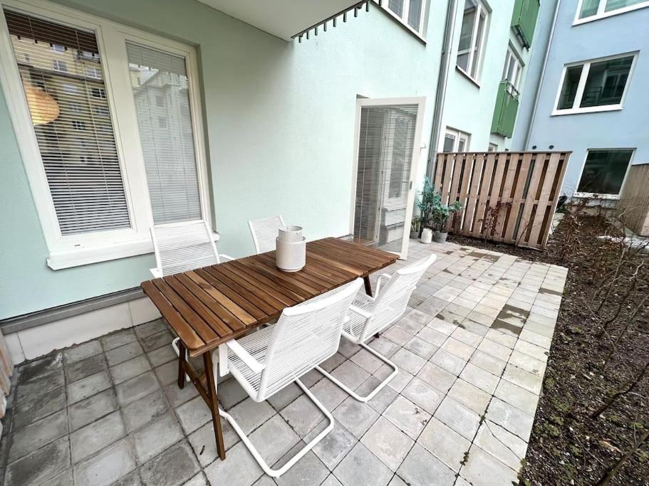 Three-Bedroom Apartment with Balcony photo 3