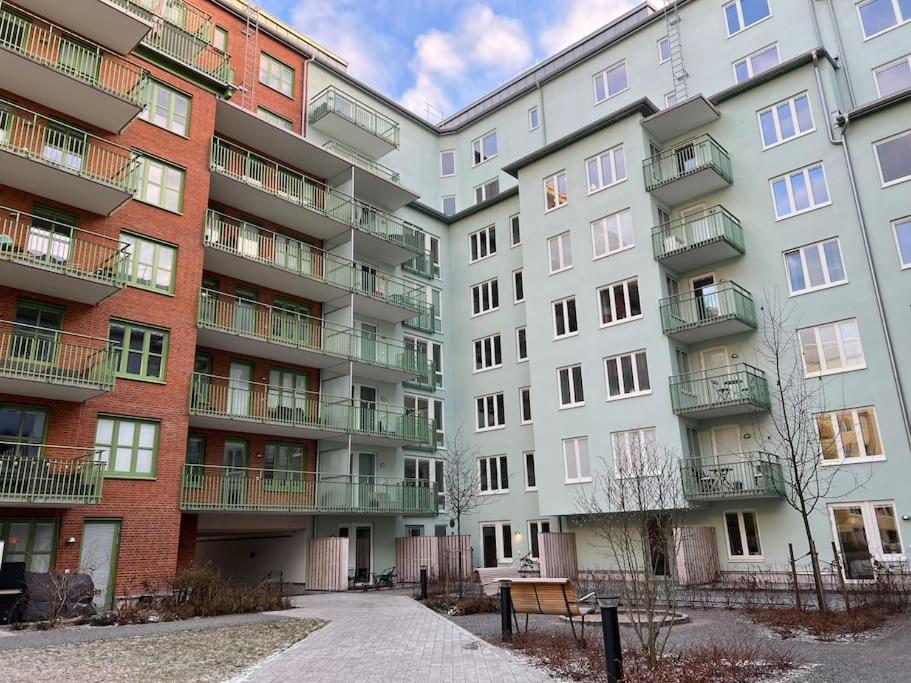Three-Bedroom Apartment with Balcony photo 3