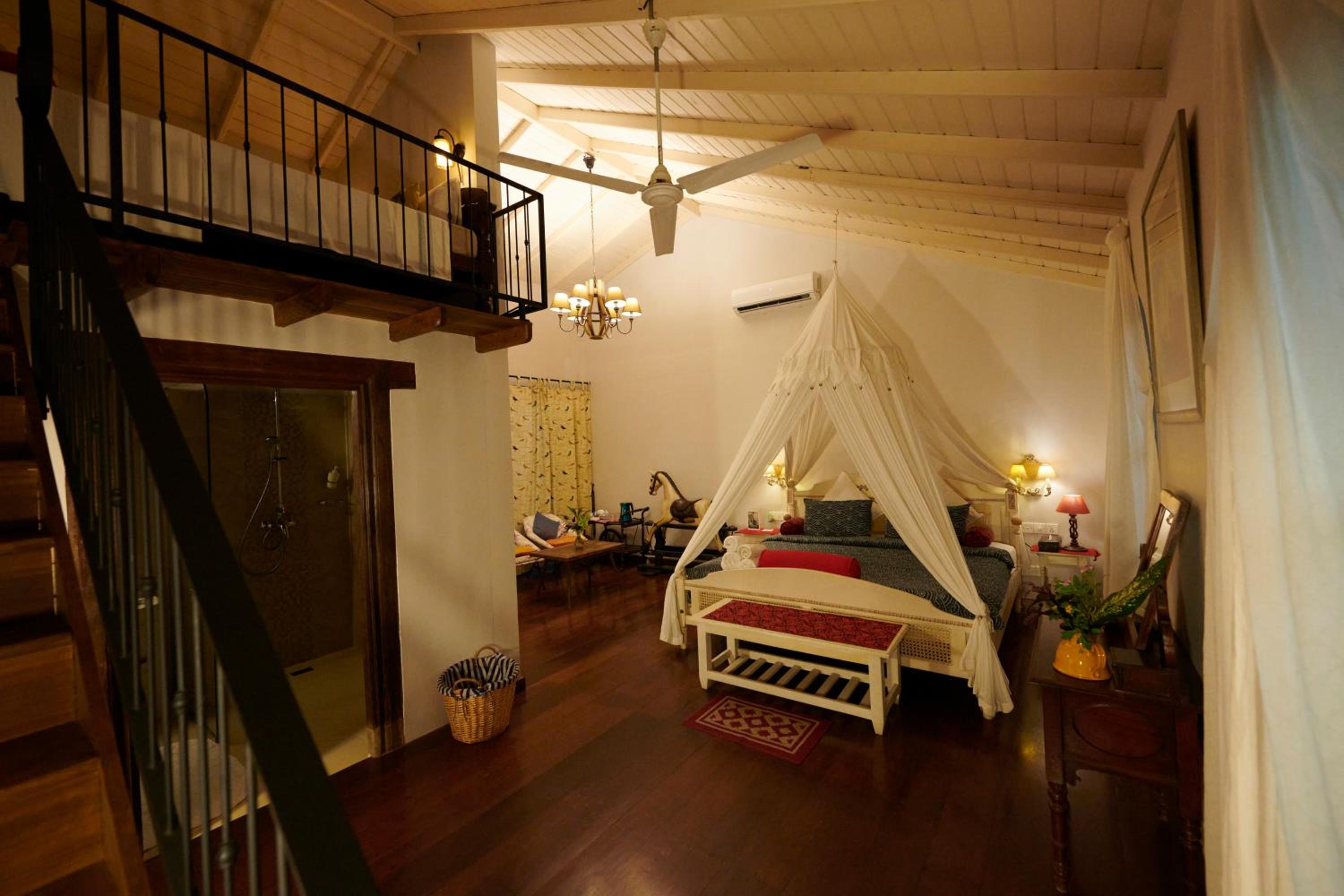 Deluxe Family Room (1 super King + 2 single on mezzanine)