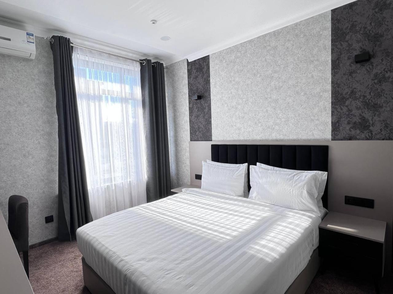 Double Room - Photo 5