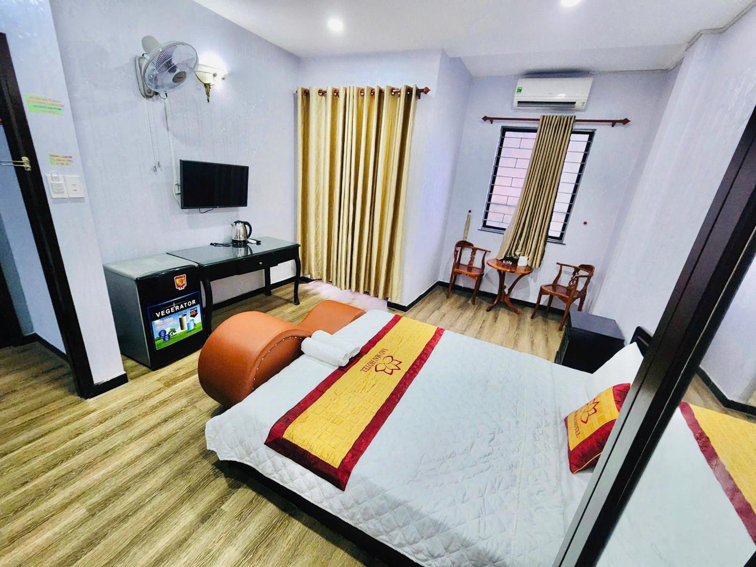 Deluxe Room (2 Adults + 1 Child)
