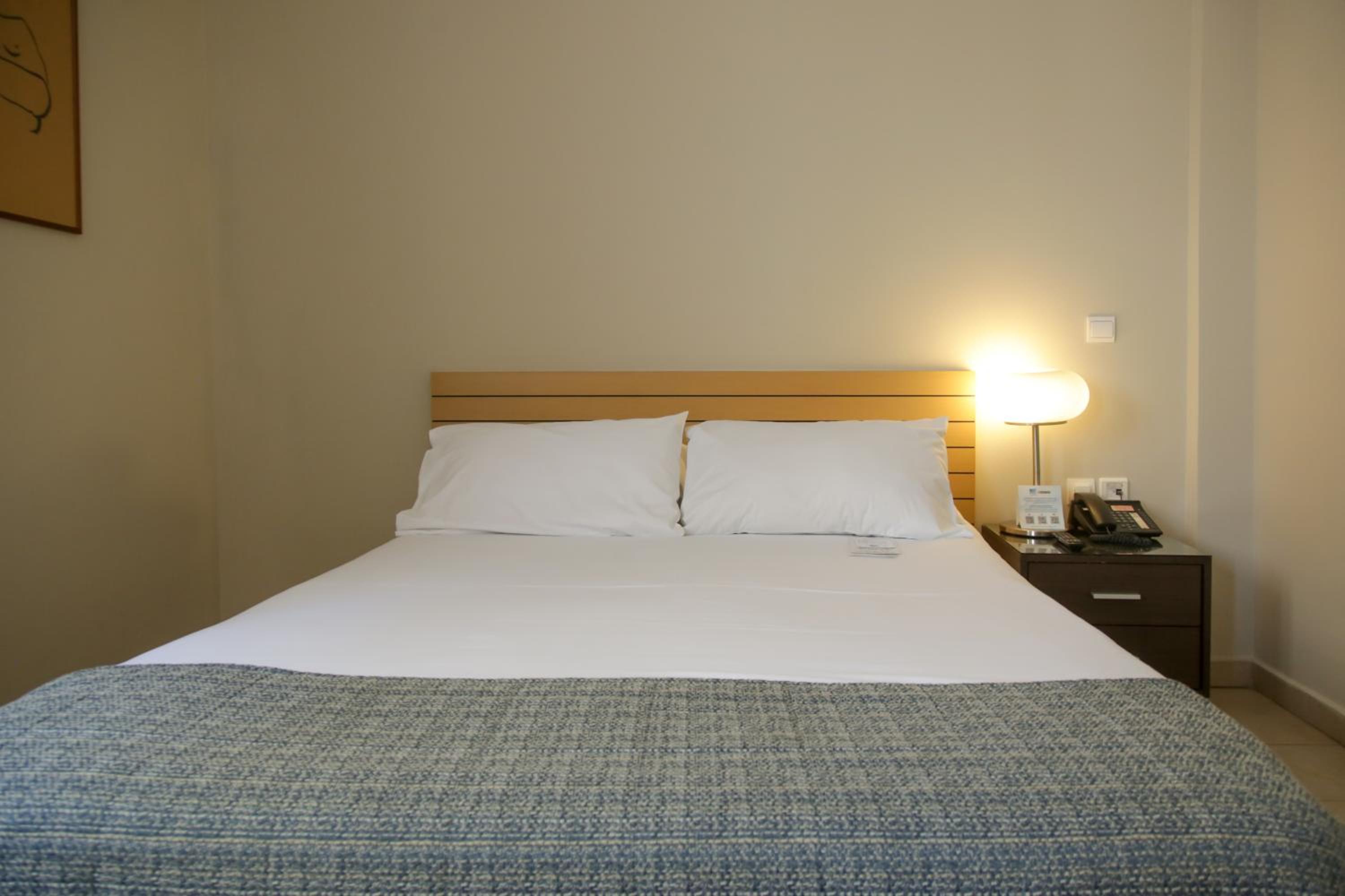 Budget Double Room with Small Double Bed - Photo 28