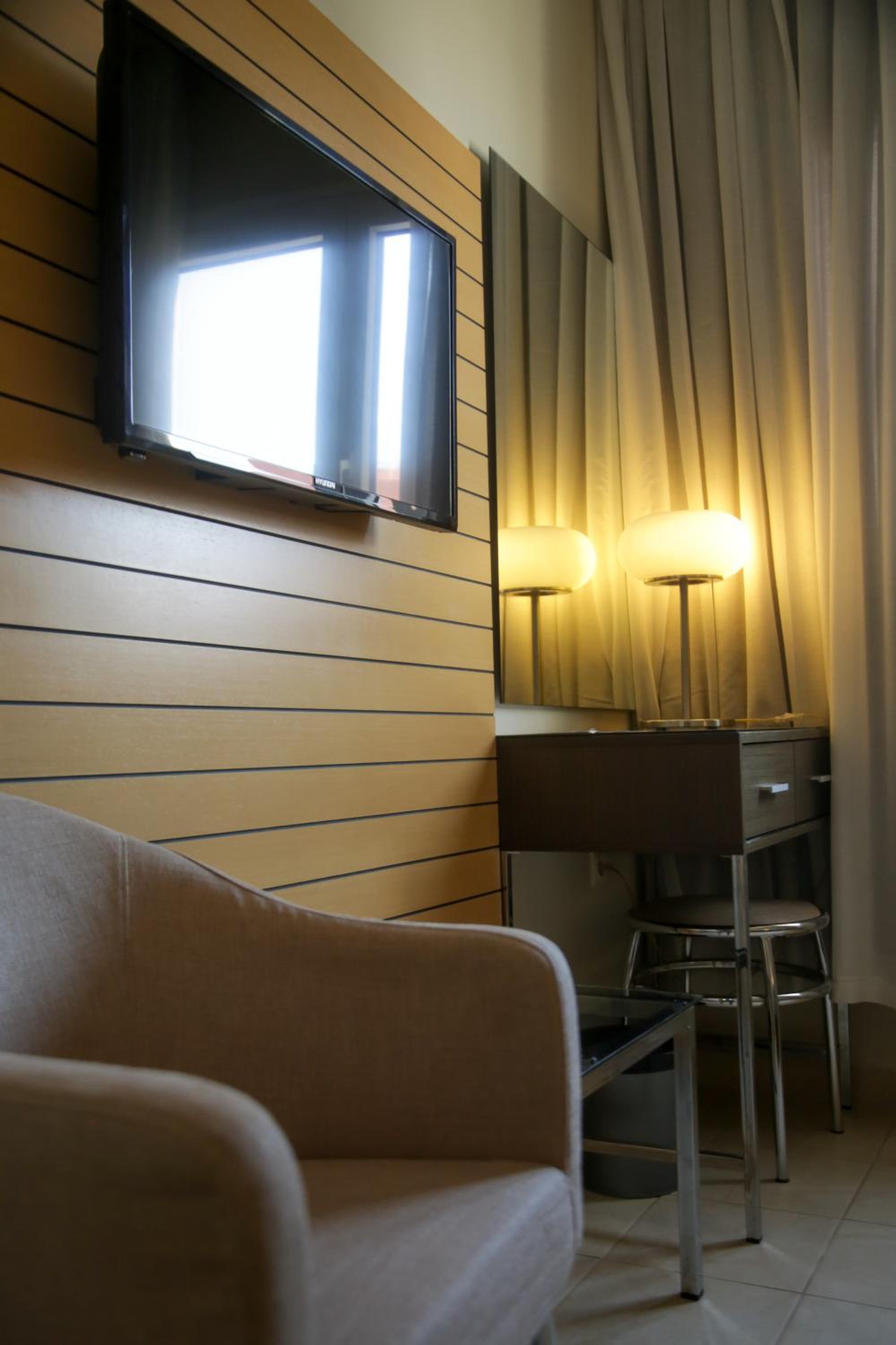 Budget Double Room with Small Double Bed - Photo 23