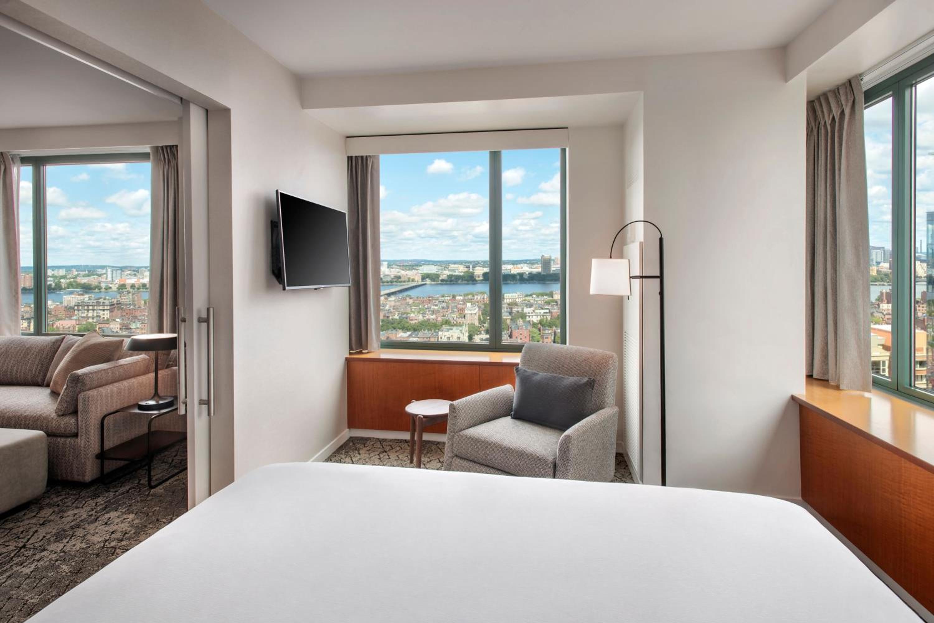Junior River View Suite, Junior Suite, 1 King, Sofa bed thumbnail 6