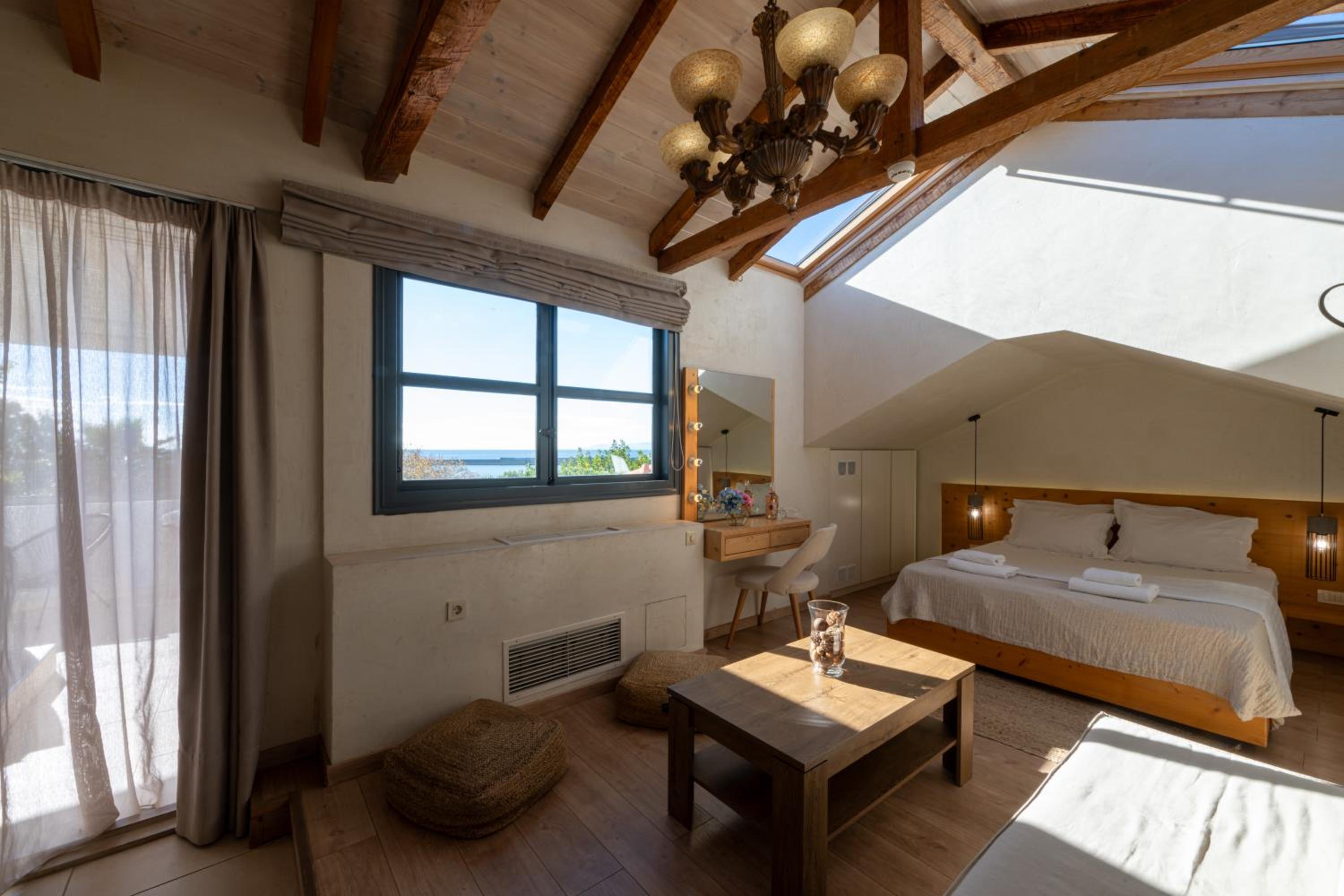 Deluxe Suite with Sea View - Photo 1