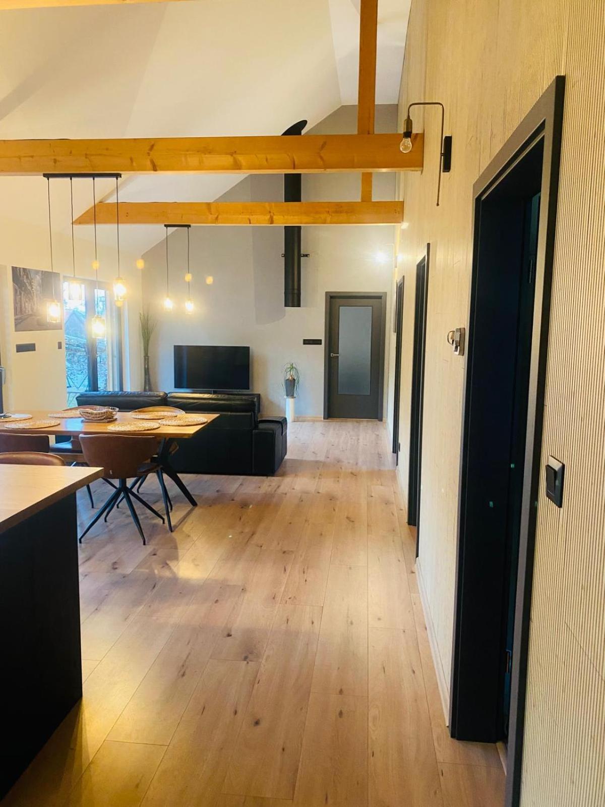 Three-Bedroom Apartment with View photo 3