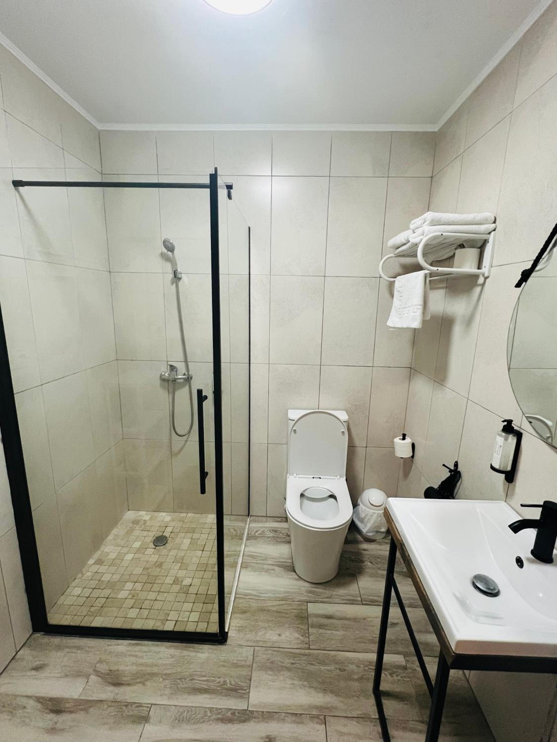 Double Room with Private Bathroom - Photo 5