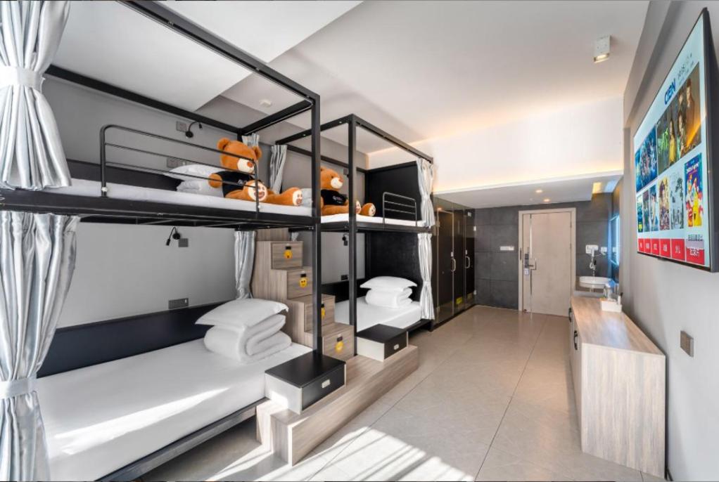 Bed in 4-Bed Female Dormitory Room photo 3