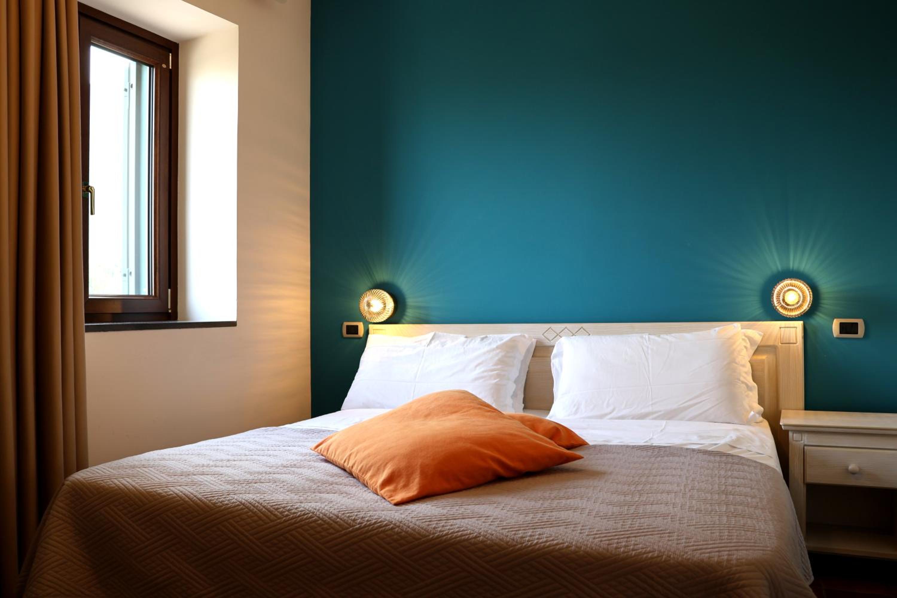Double Room with Private Bathroom - Photo 9