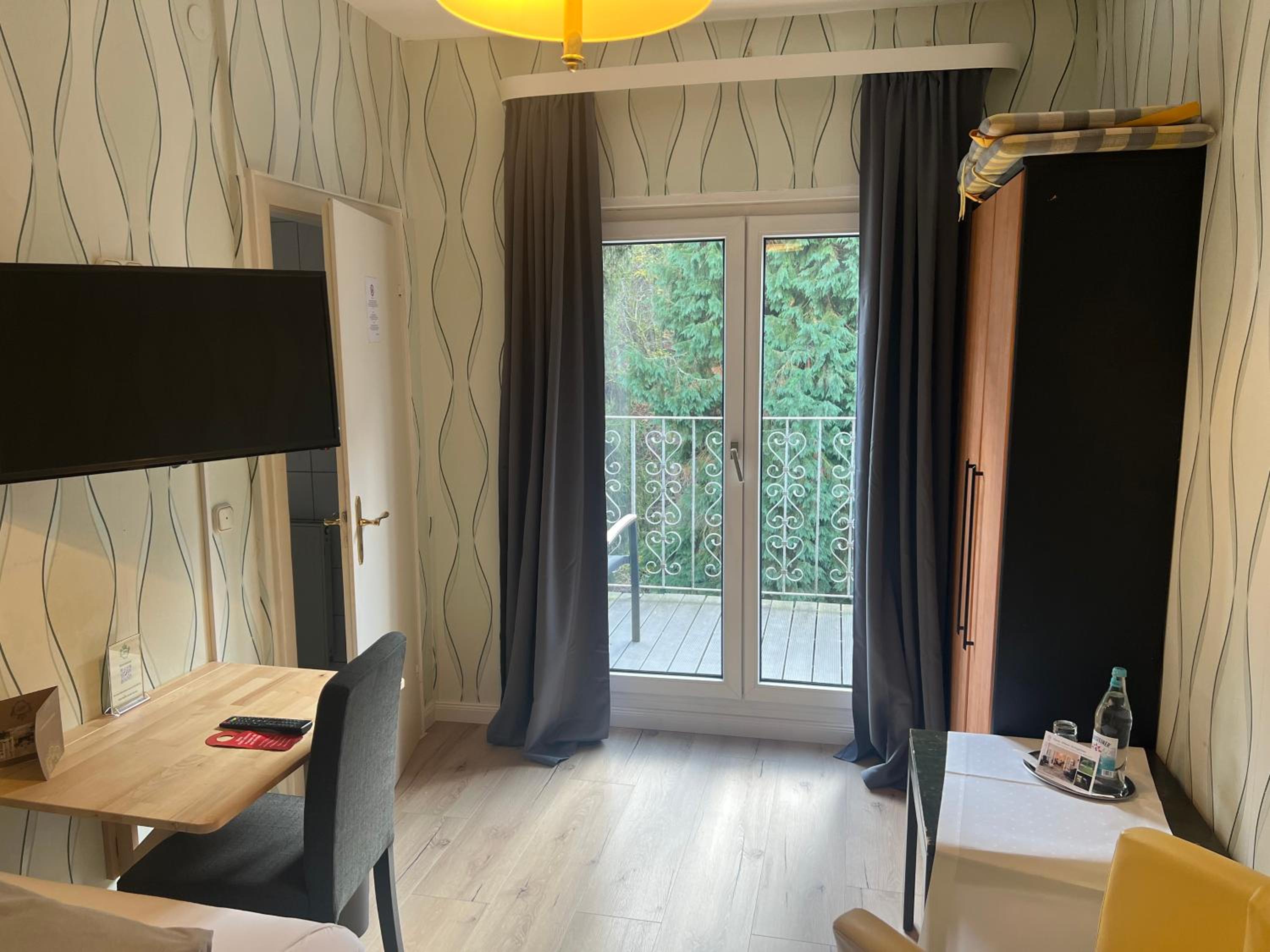Single Room with Balcony photo 2