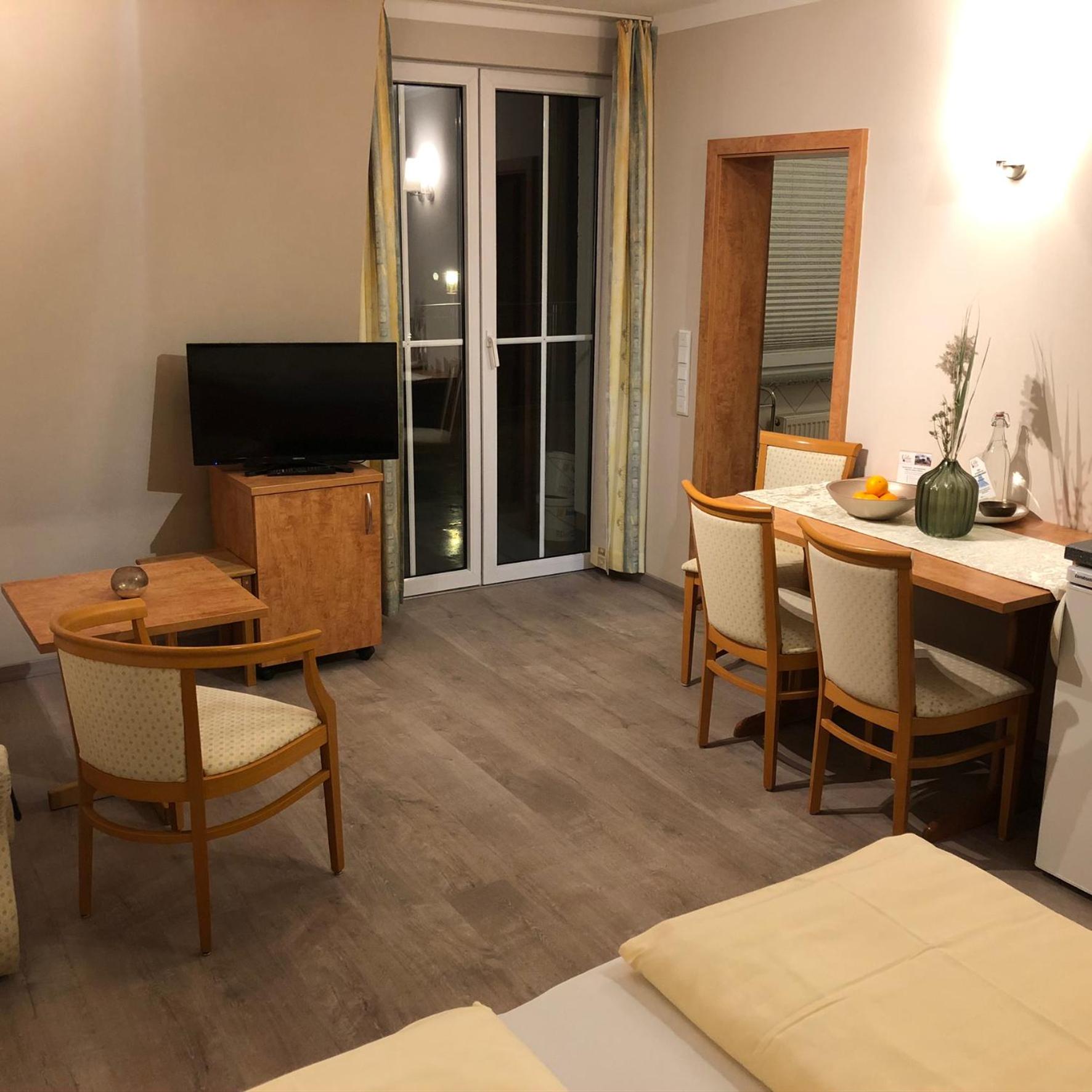 Apartment with Mountain View - Photo 2
