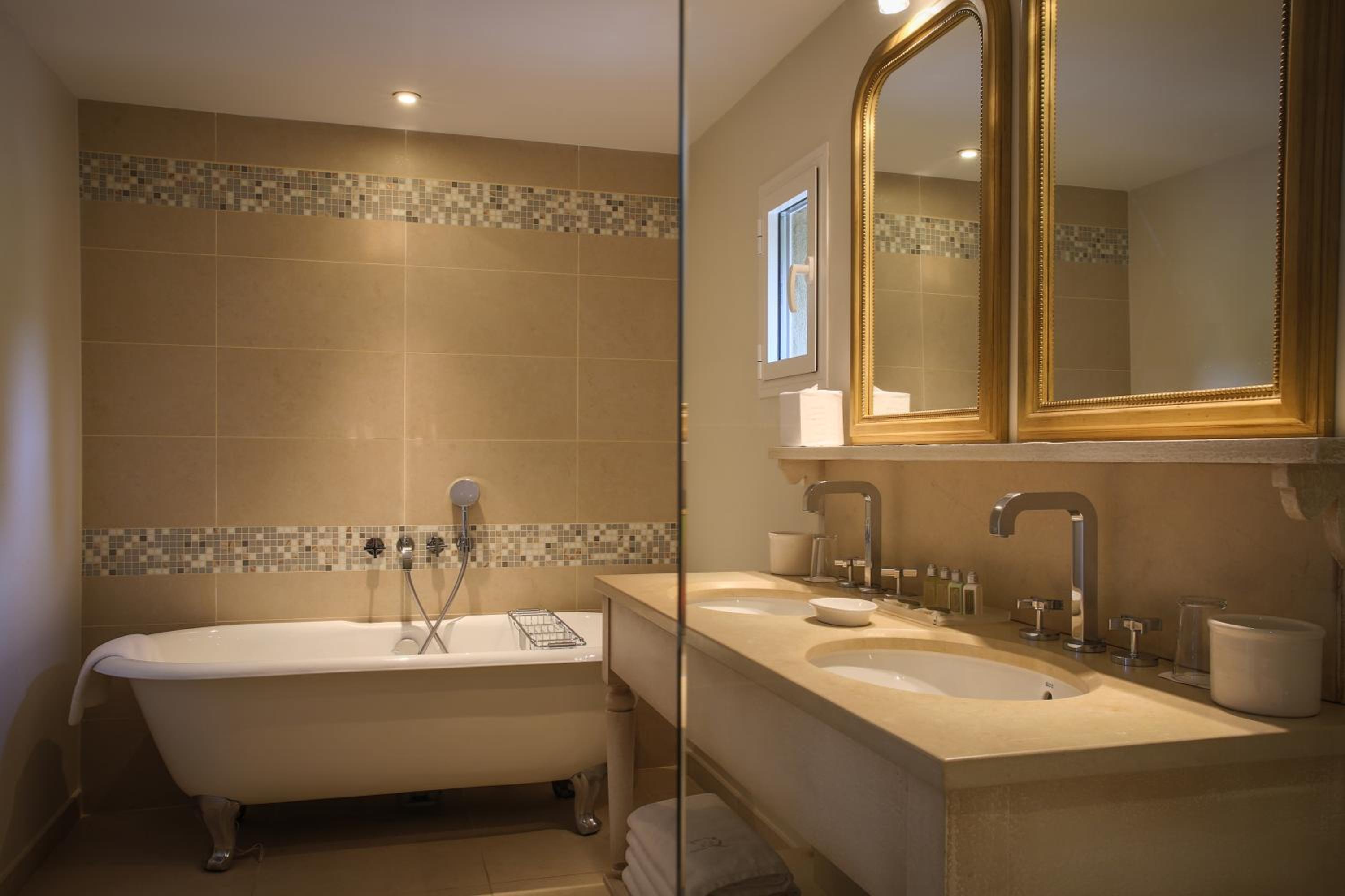 Superior Family Room - Free Access to Spa and Private Beach photo 3