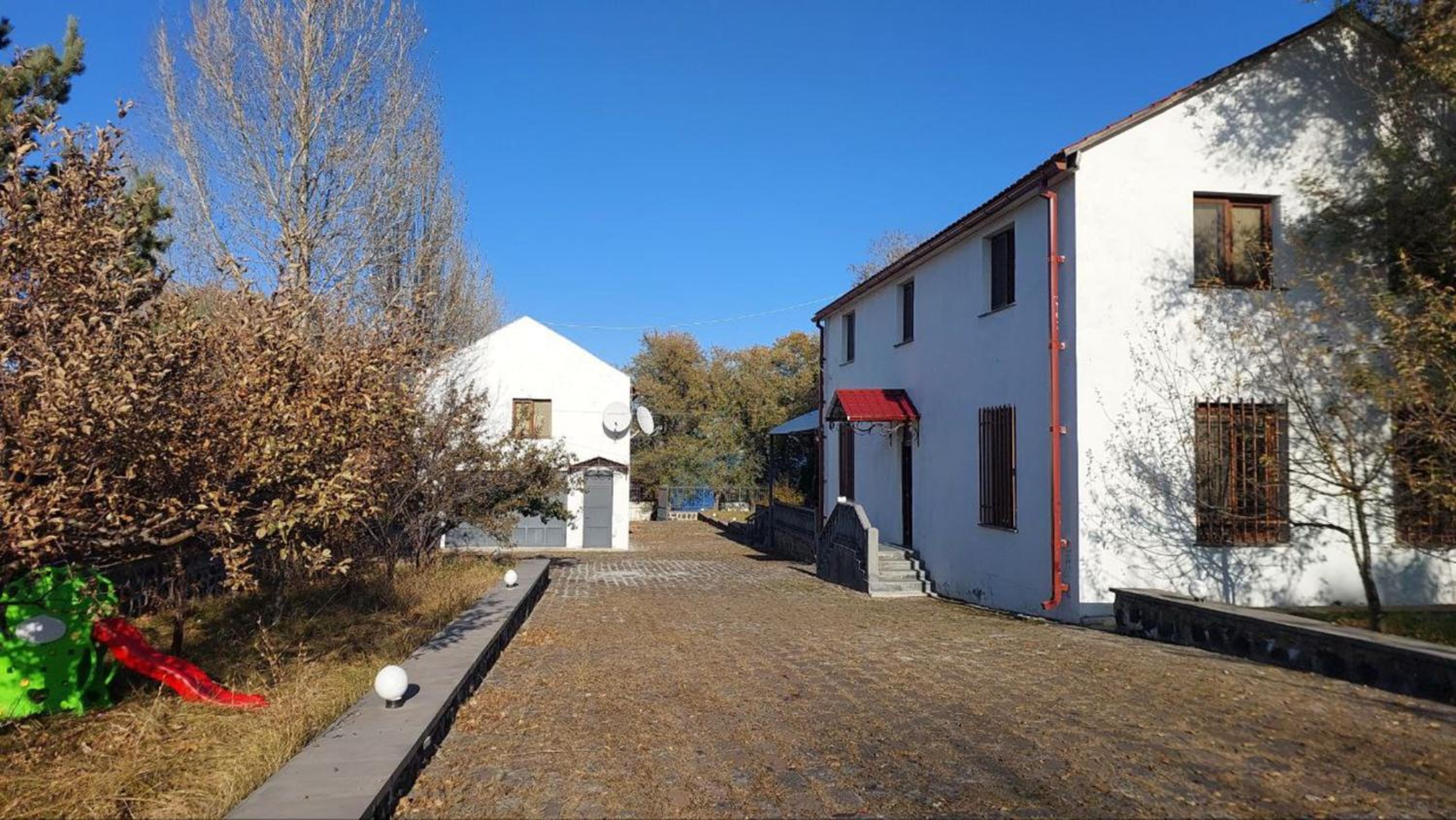 Villa photo 1