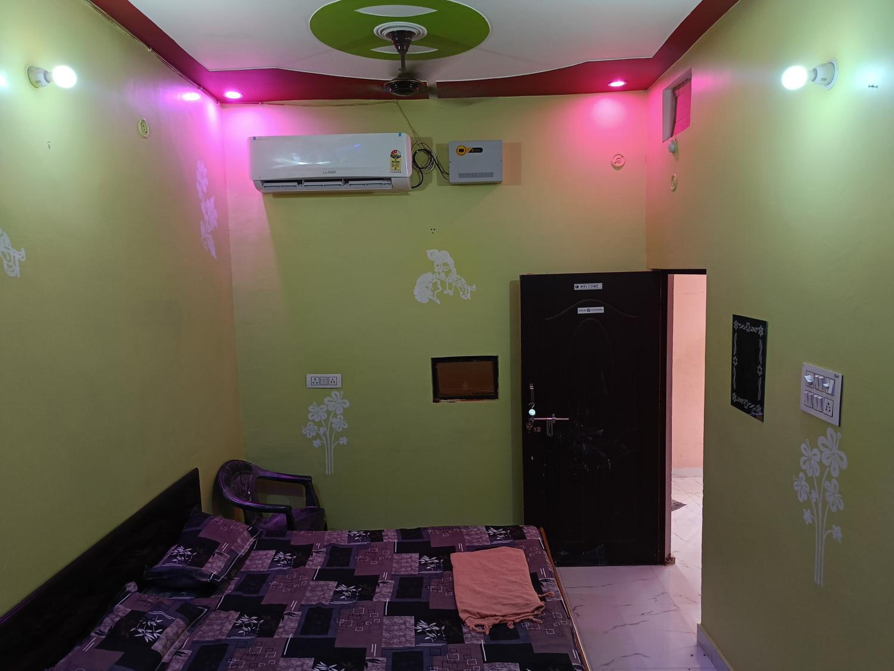 Family Room - Photo 5