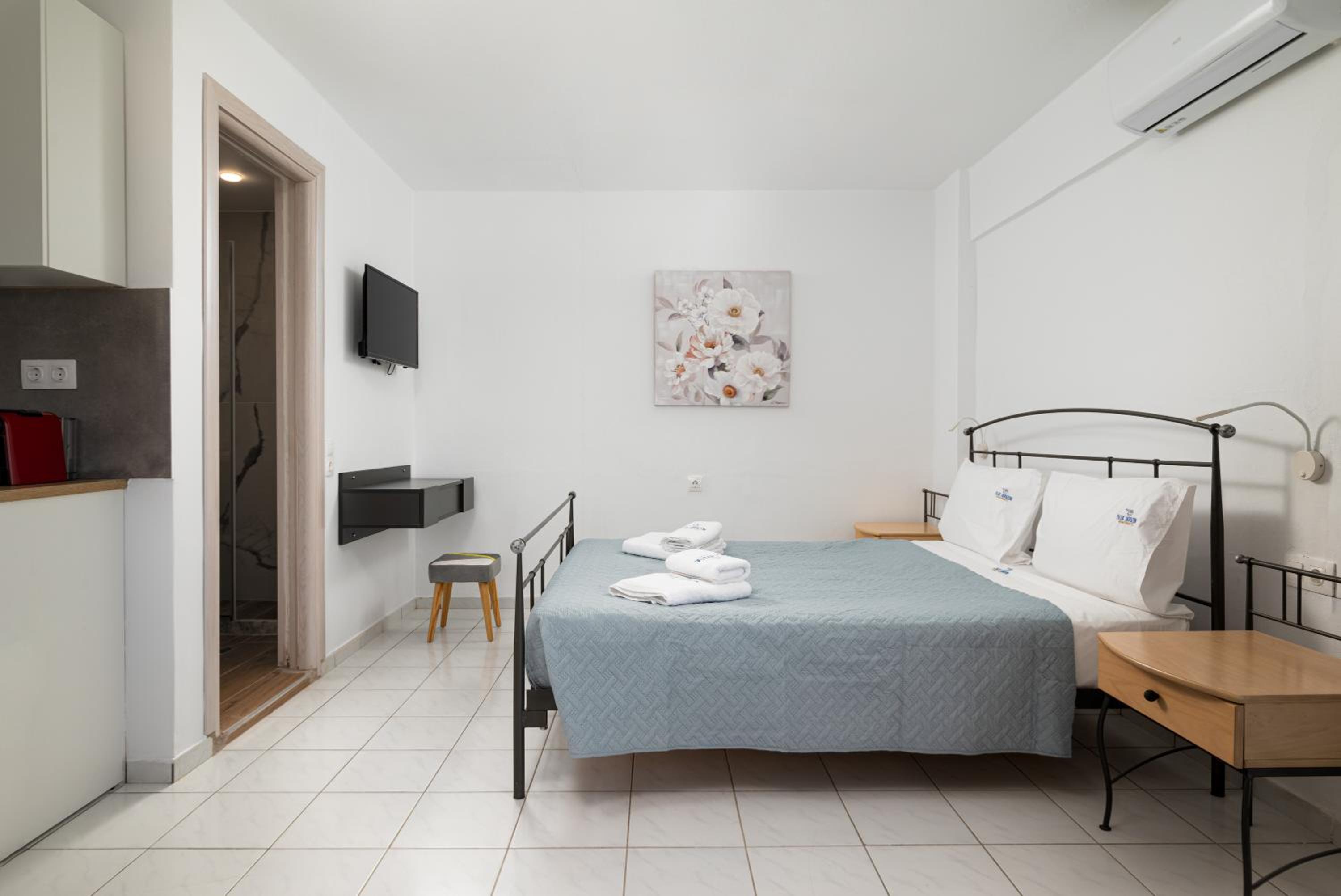 Studio with Spa Bath