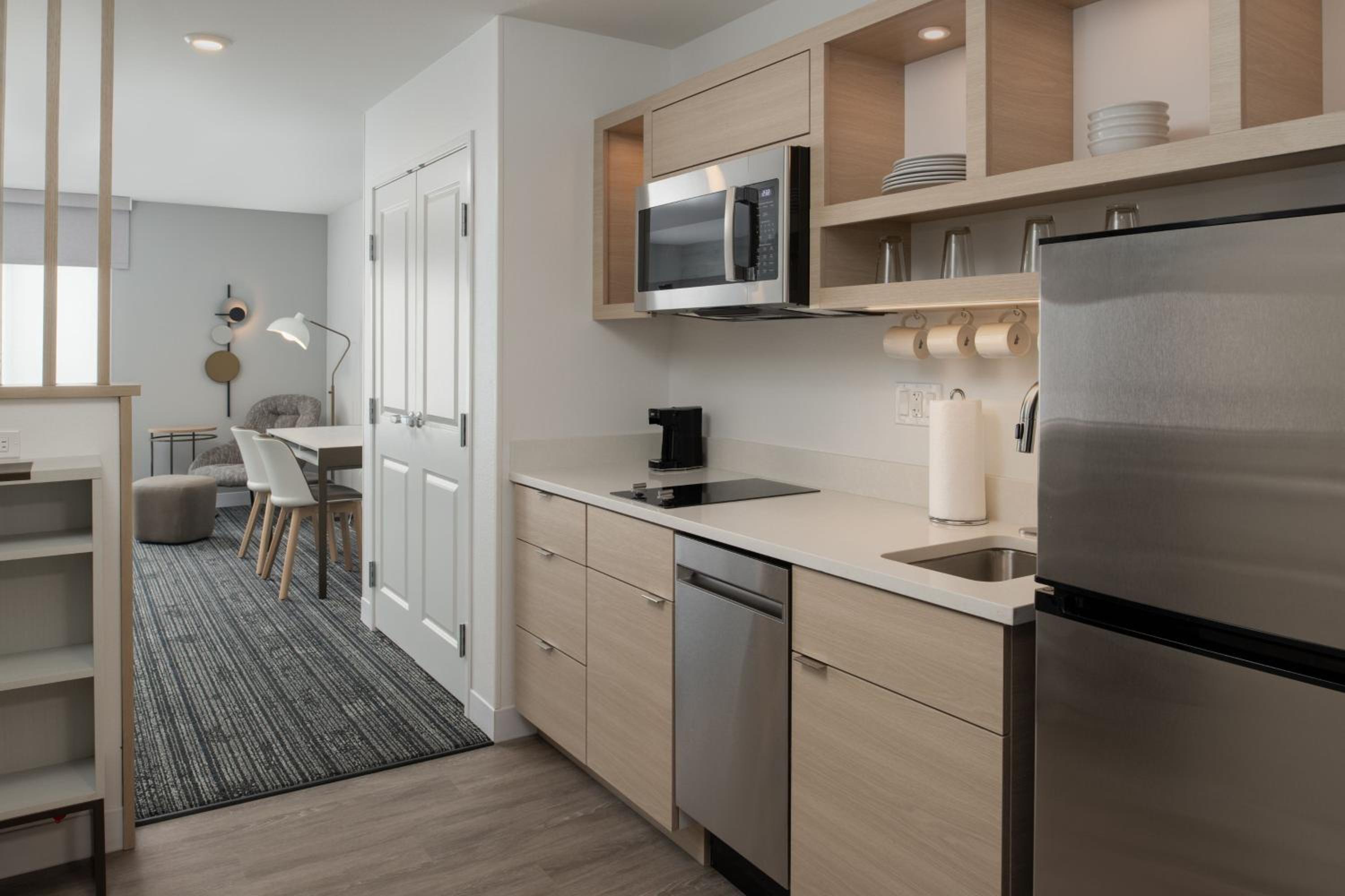 Studio Suite with Two Queen Beds and Adapted Tub - Mobility Accessible, photo 6