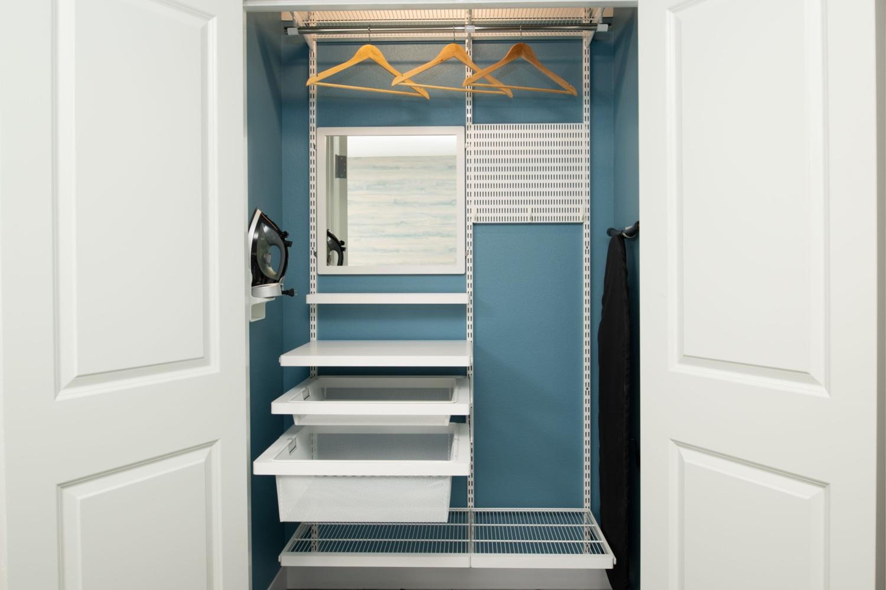 Studio Suite with Two Queen Beds and Adapted Tub - Mobility Accessible photo 2