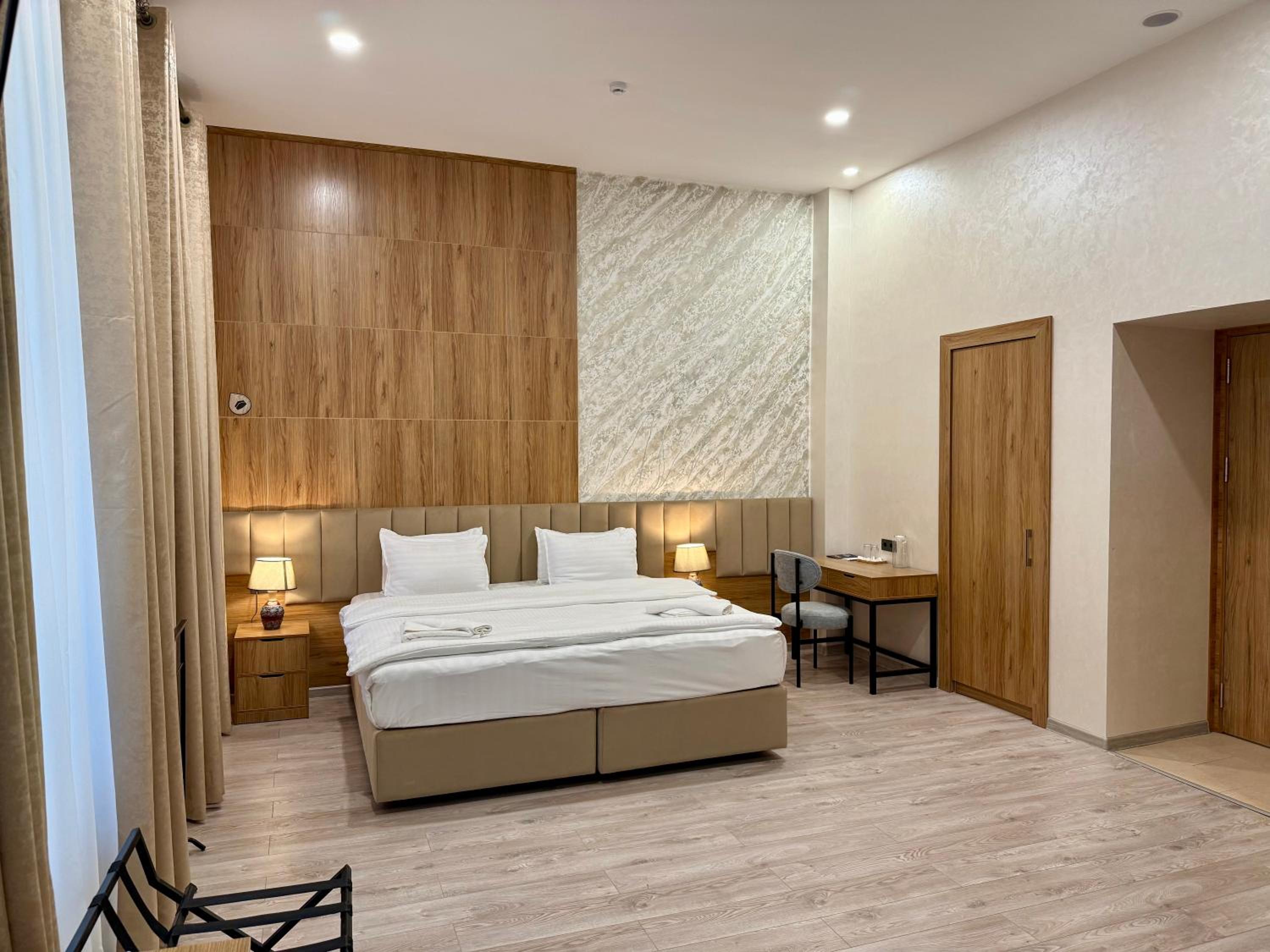 Deluxe King Room photo 1