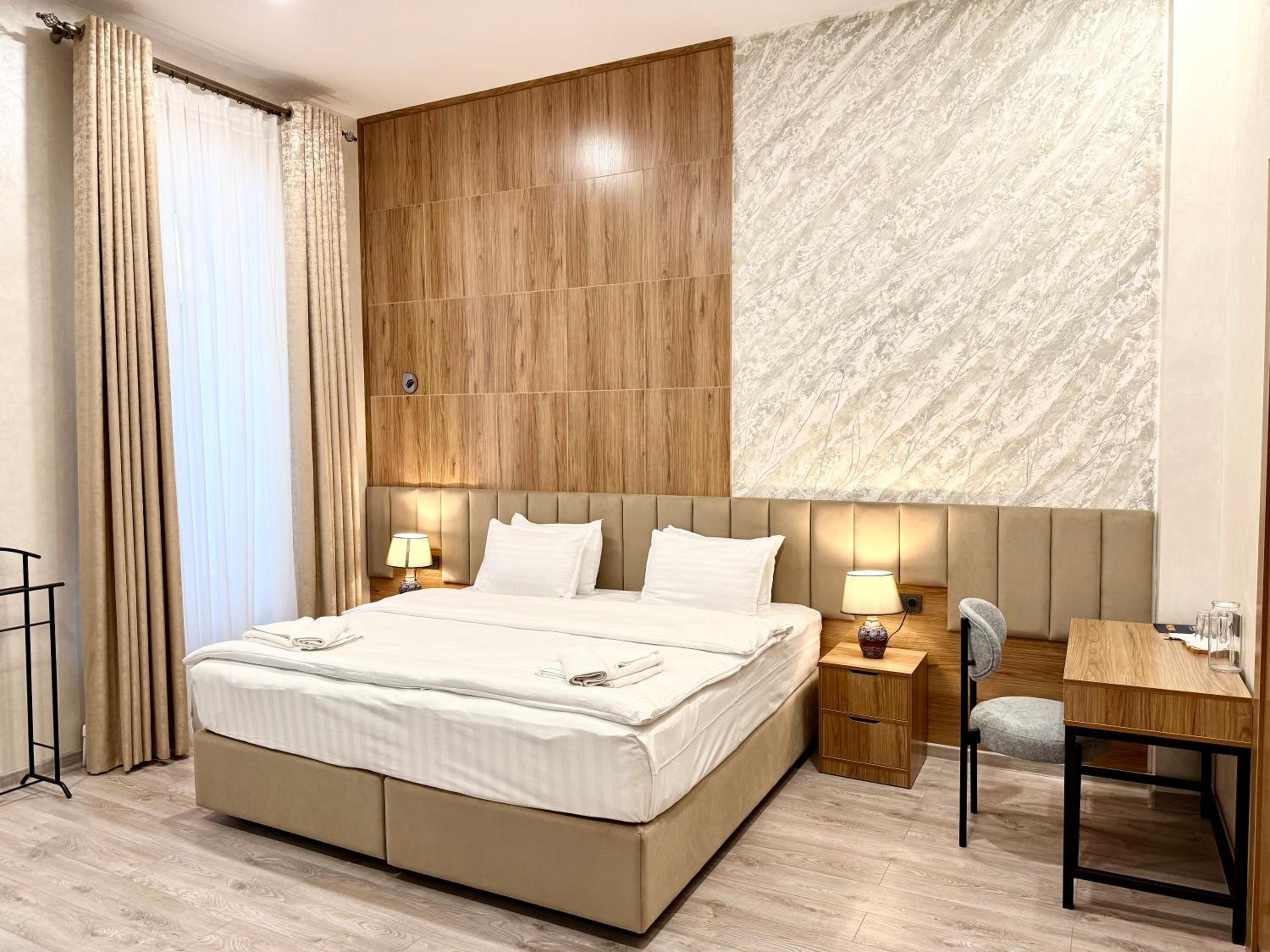 Deluxe King Room photo 3