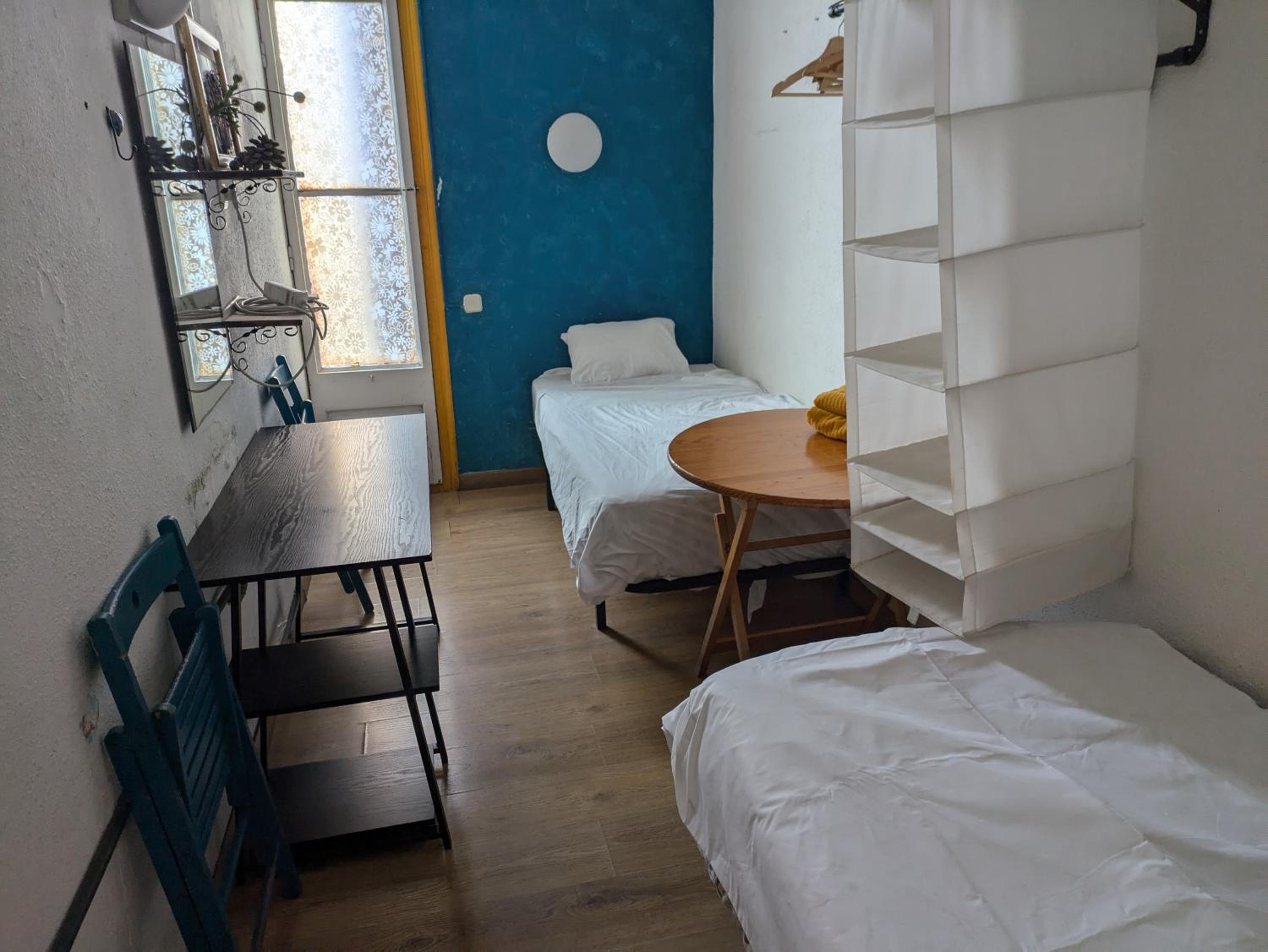 Habitación Estándar con Dos Camas y Baño Compartido