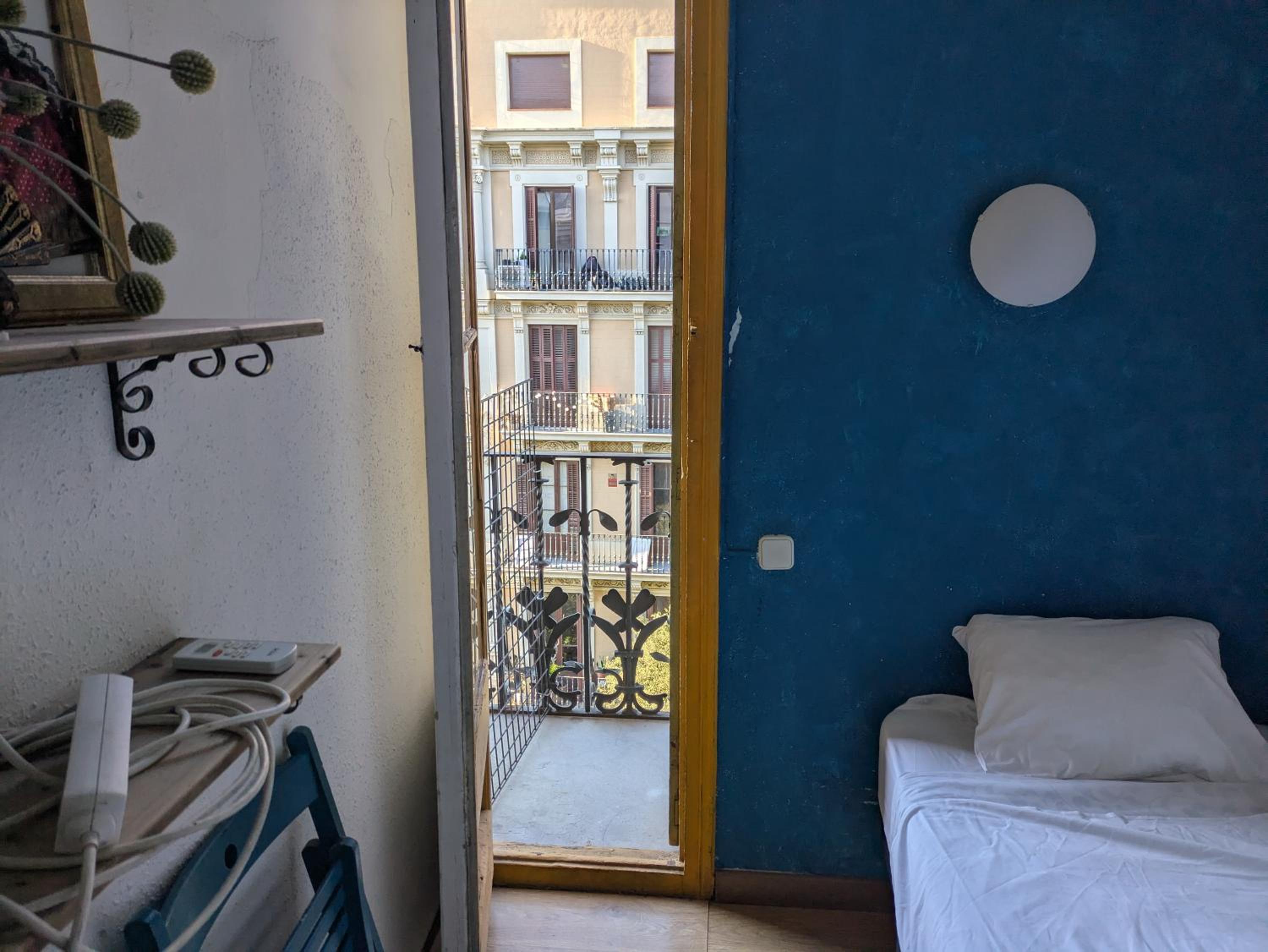 Standard Twin Room with Shared Bathroom photo 3