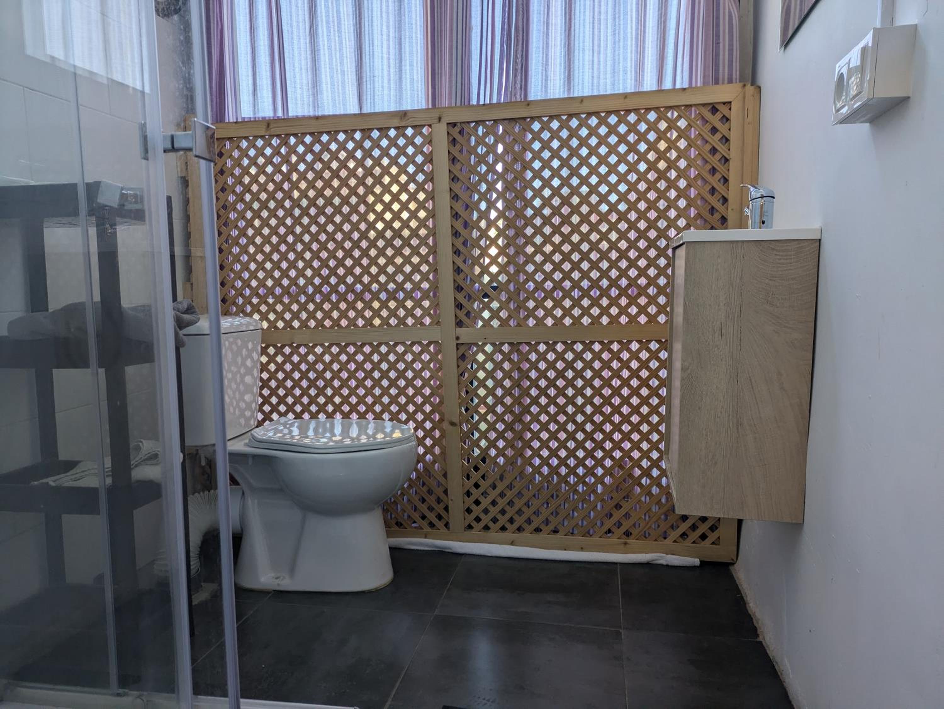 Single Room with Private Bathroom photo 3
