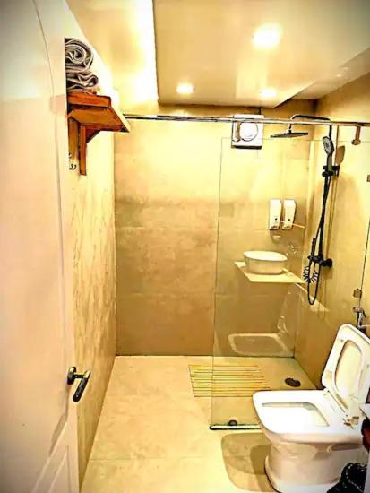 King Suite with Balcony photo 3