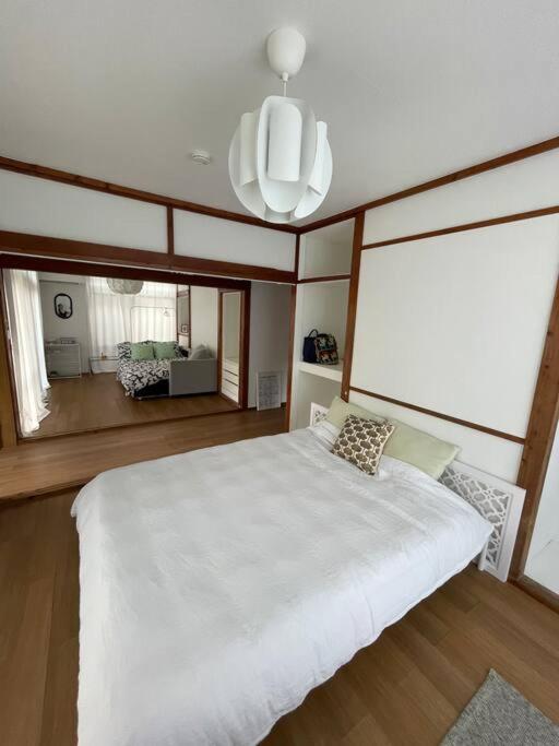 Three-Bedroom House photo 3