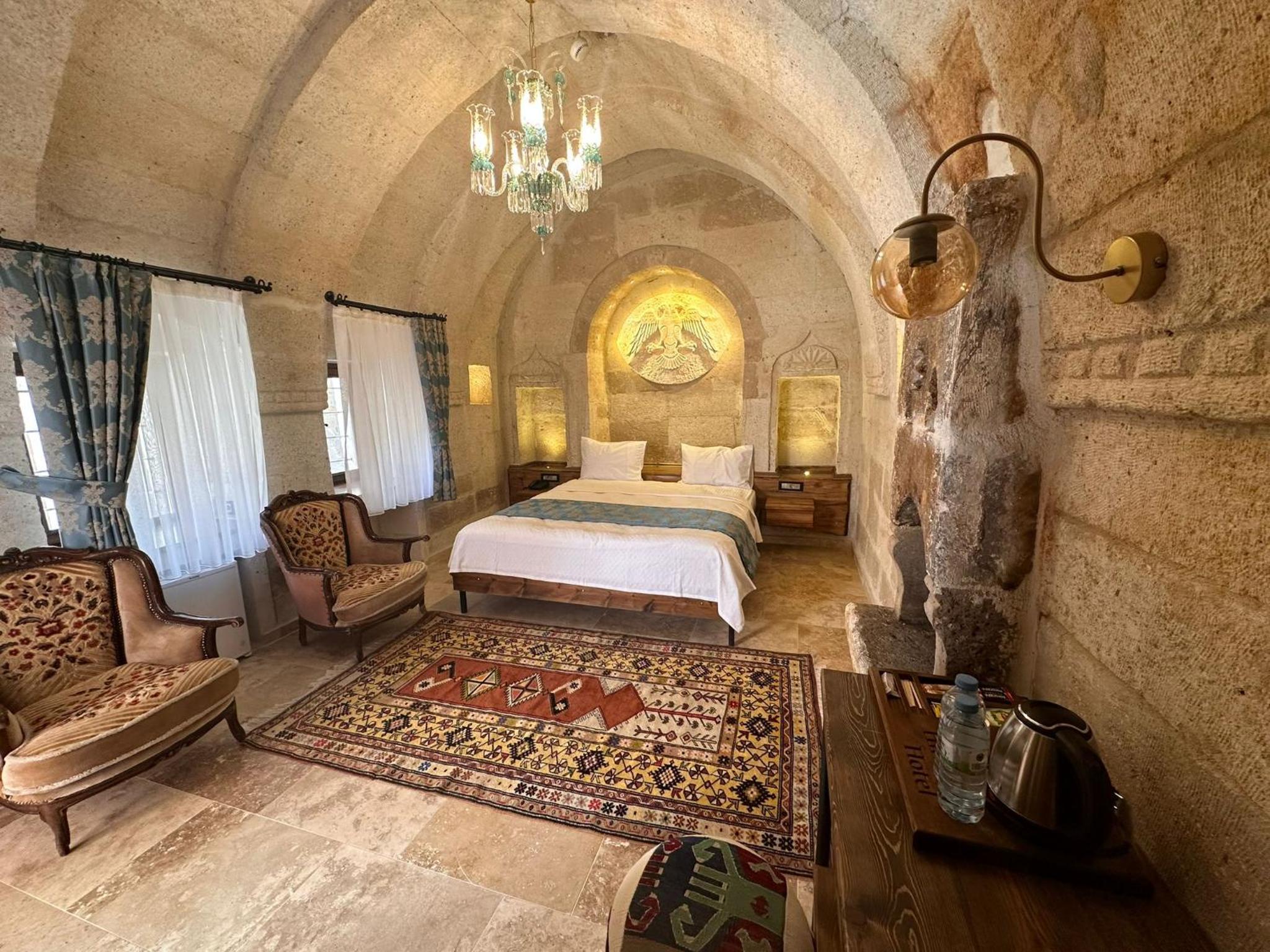 Deluxe Arch Room
