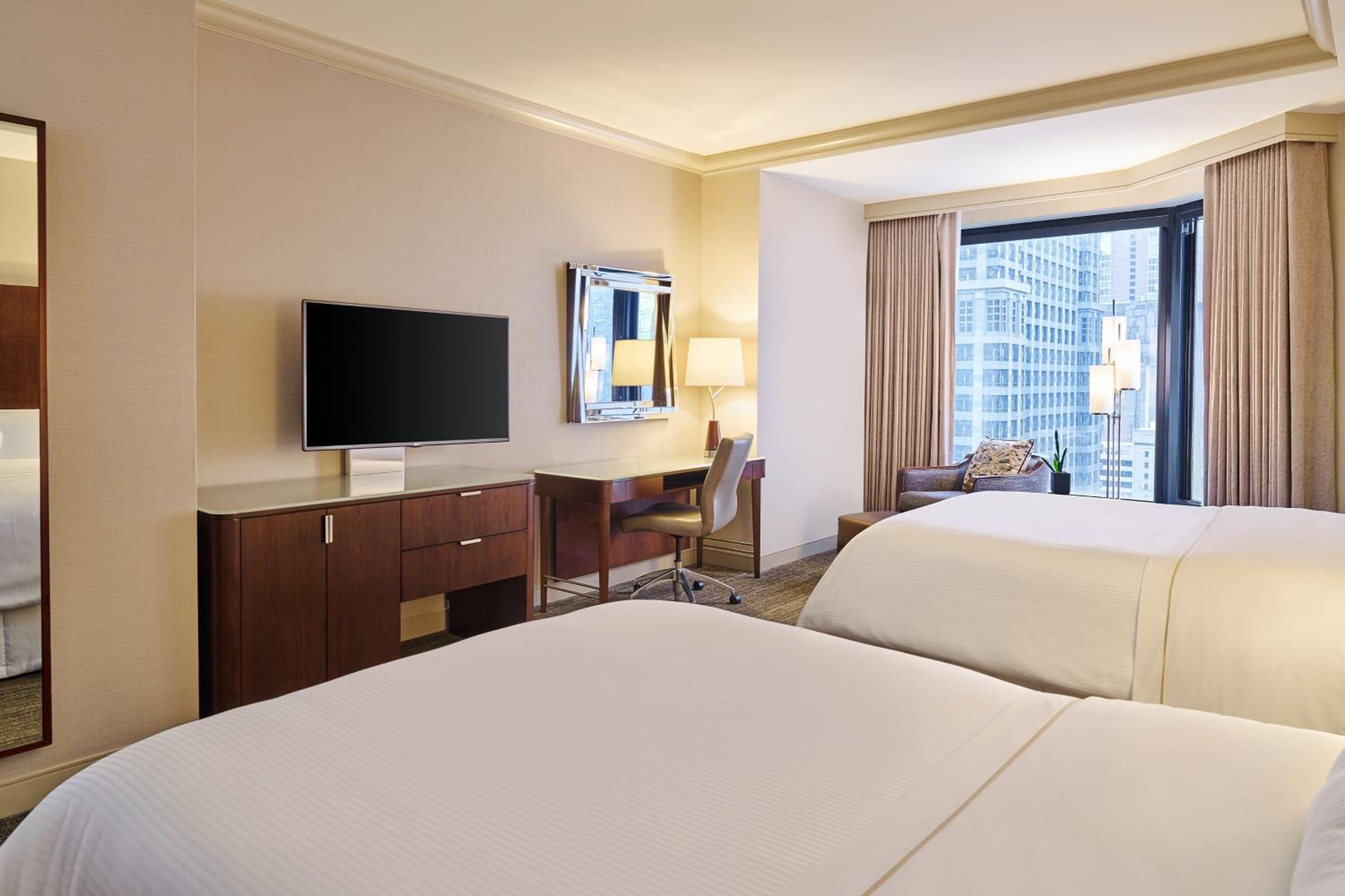Double Room with 2 Double Beds - Club Level - Photo 1
