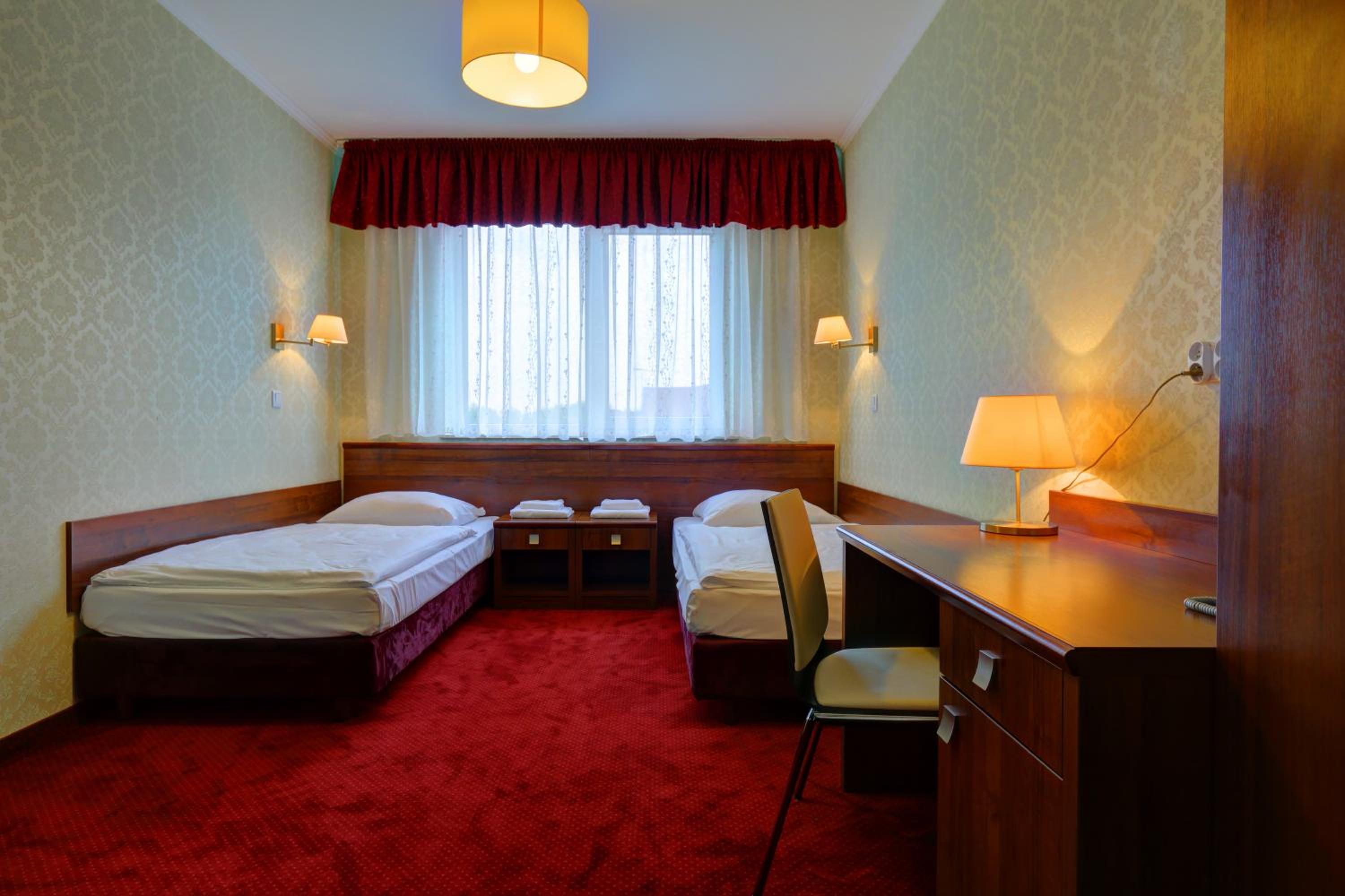 Twin Room - Photo 6