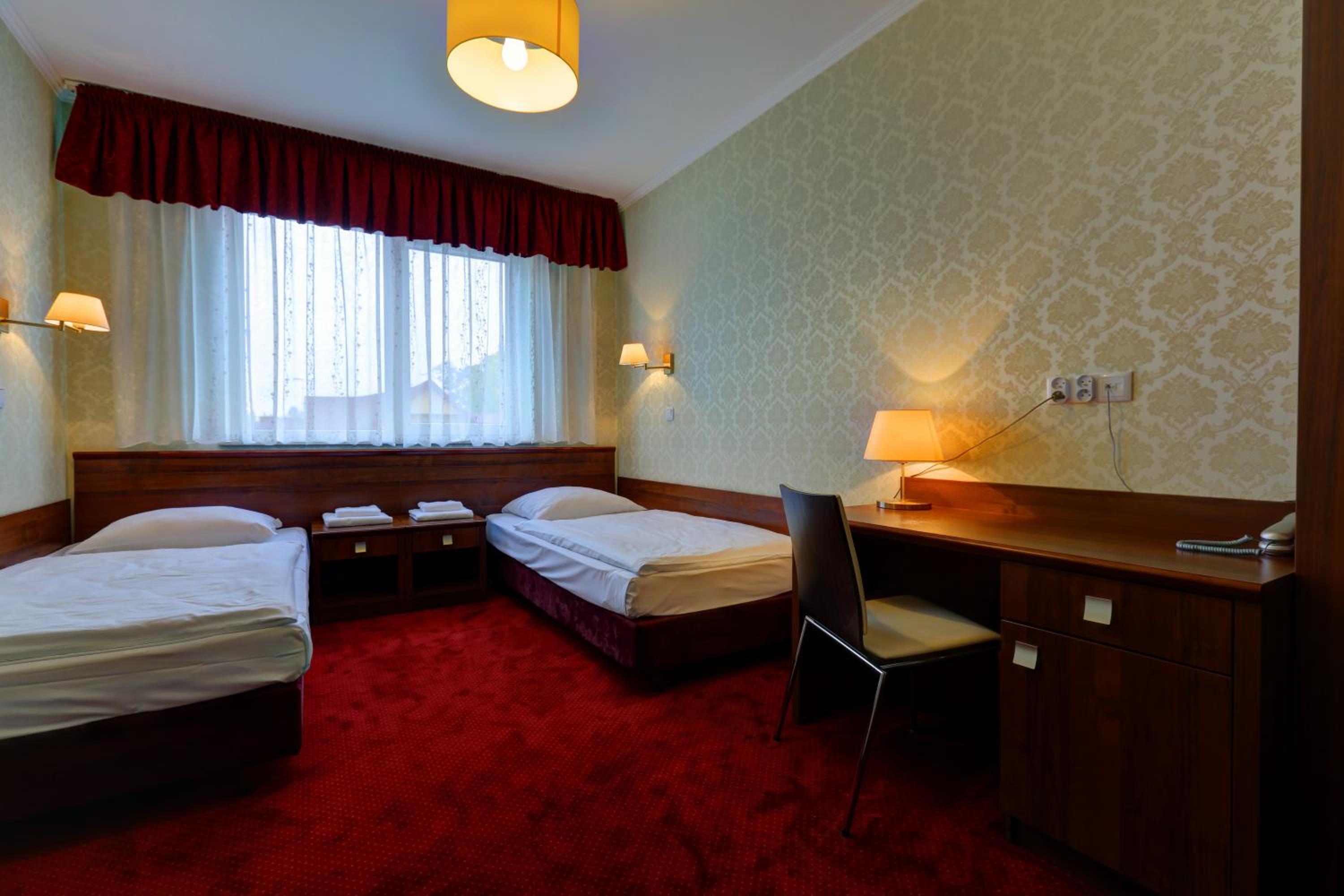 Twin Room - Photo 3