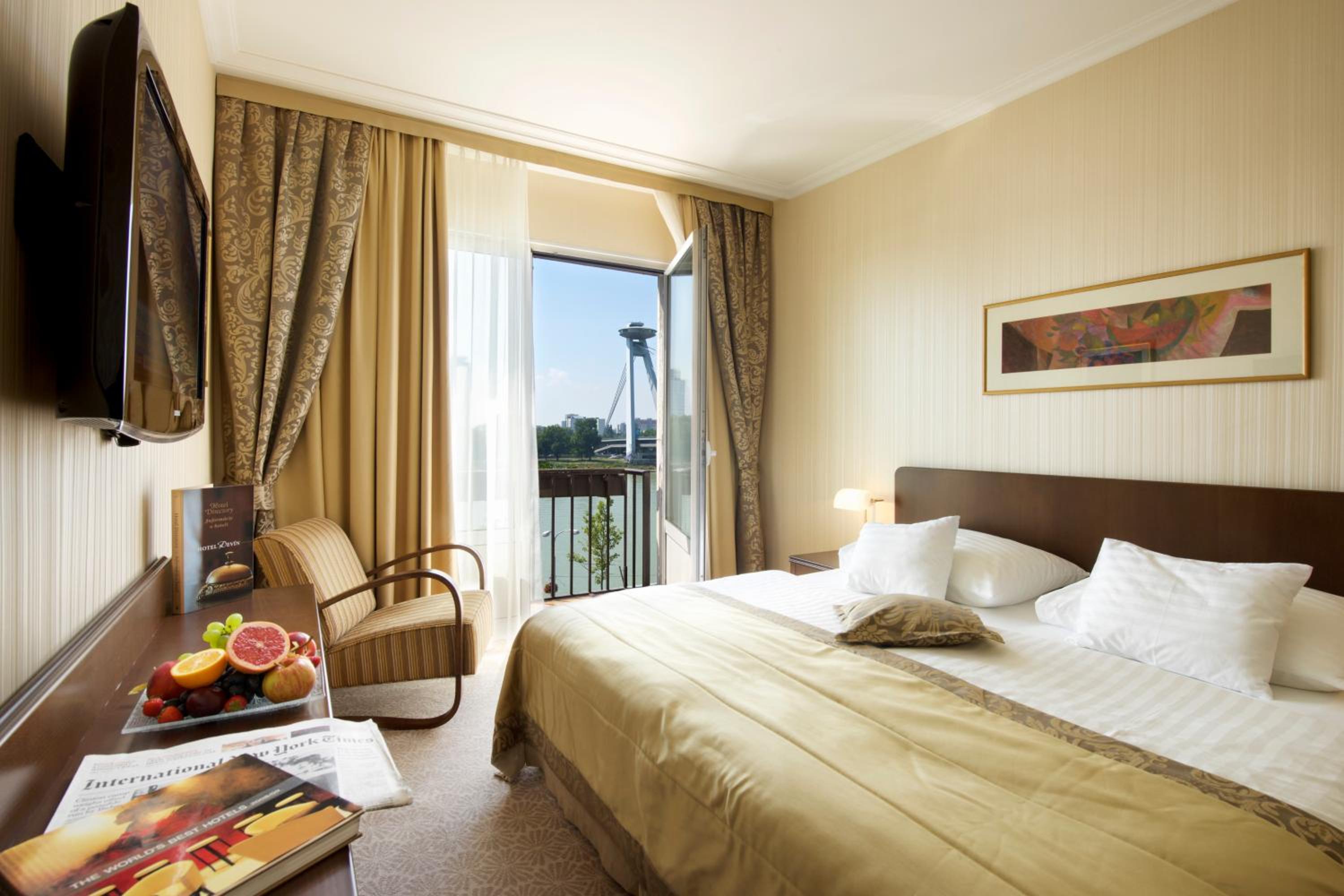 Standard Double or Twin Room with River View - Photo 5
