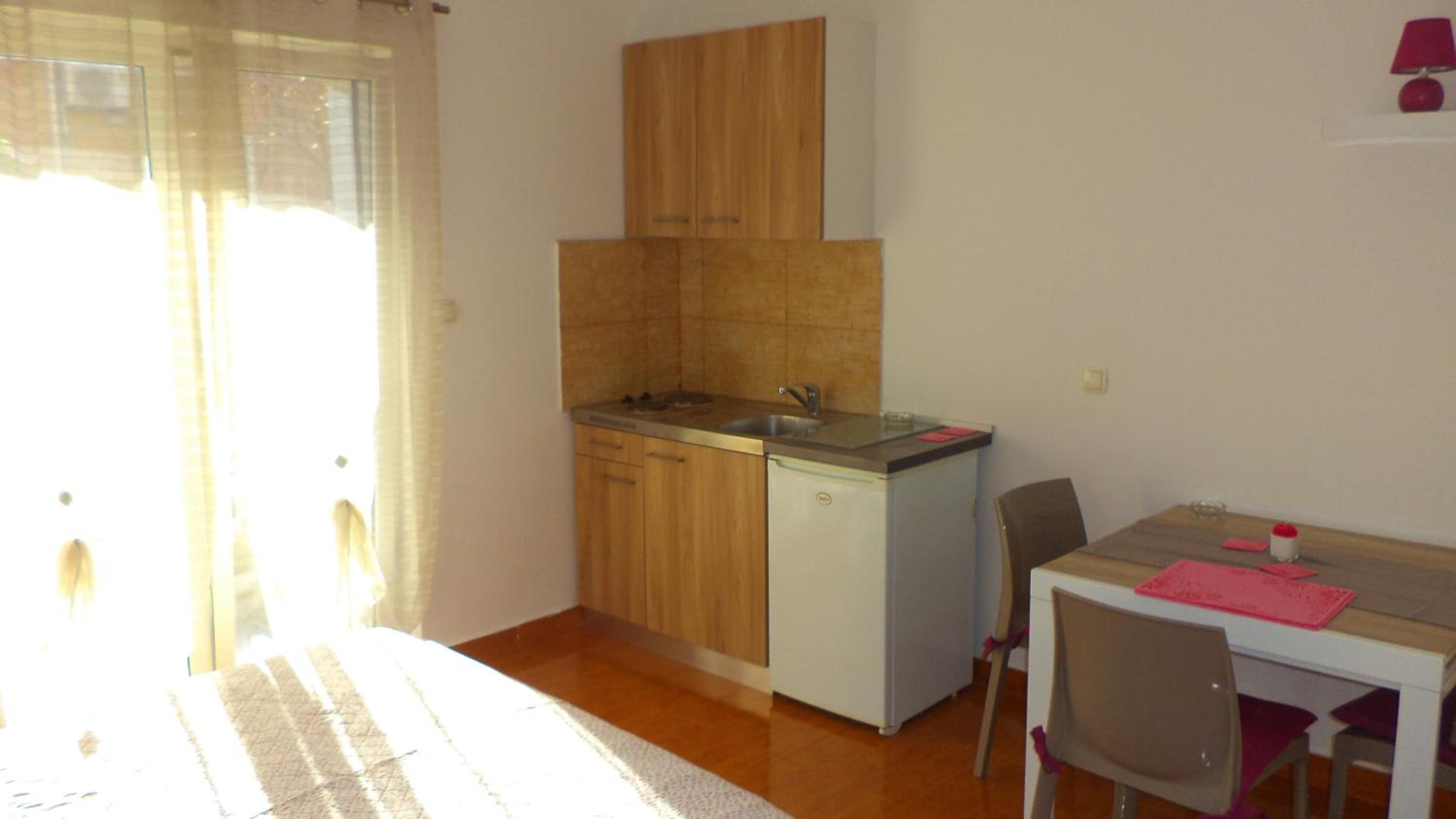 Studio with Balcony - Photo 16