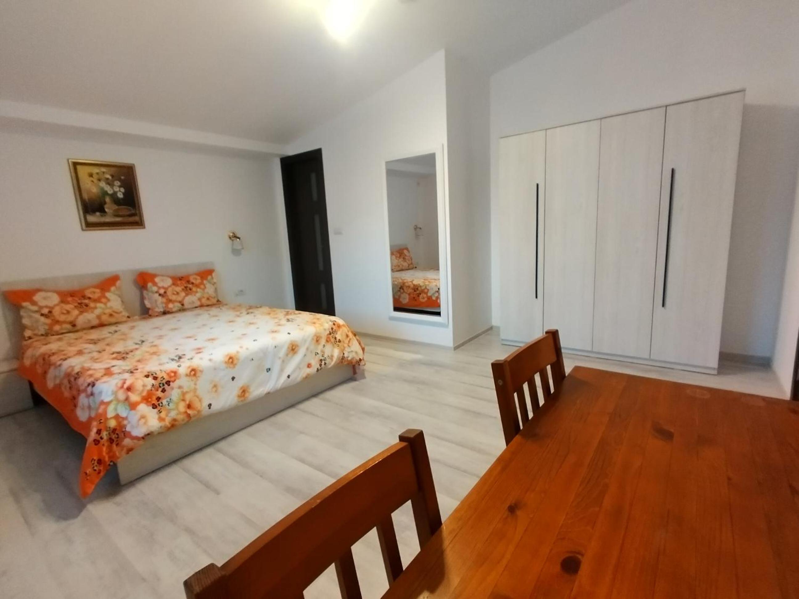 Double Room with Private Bathroom - Photo 7