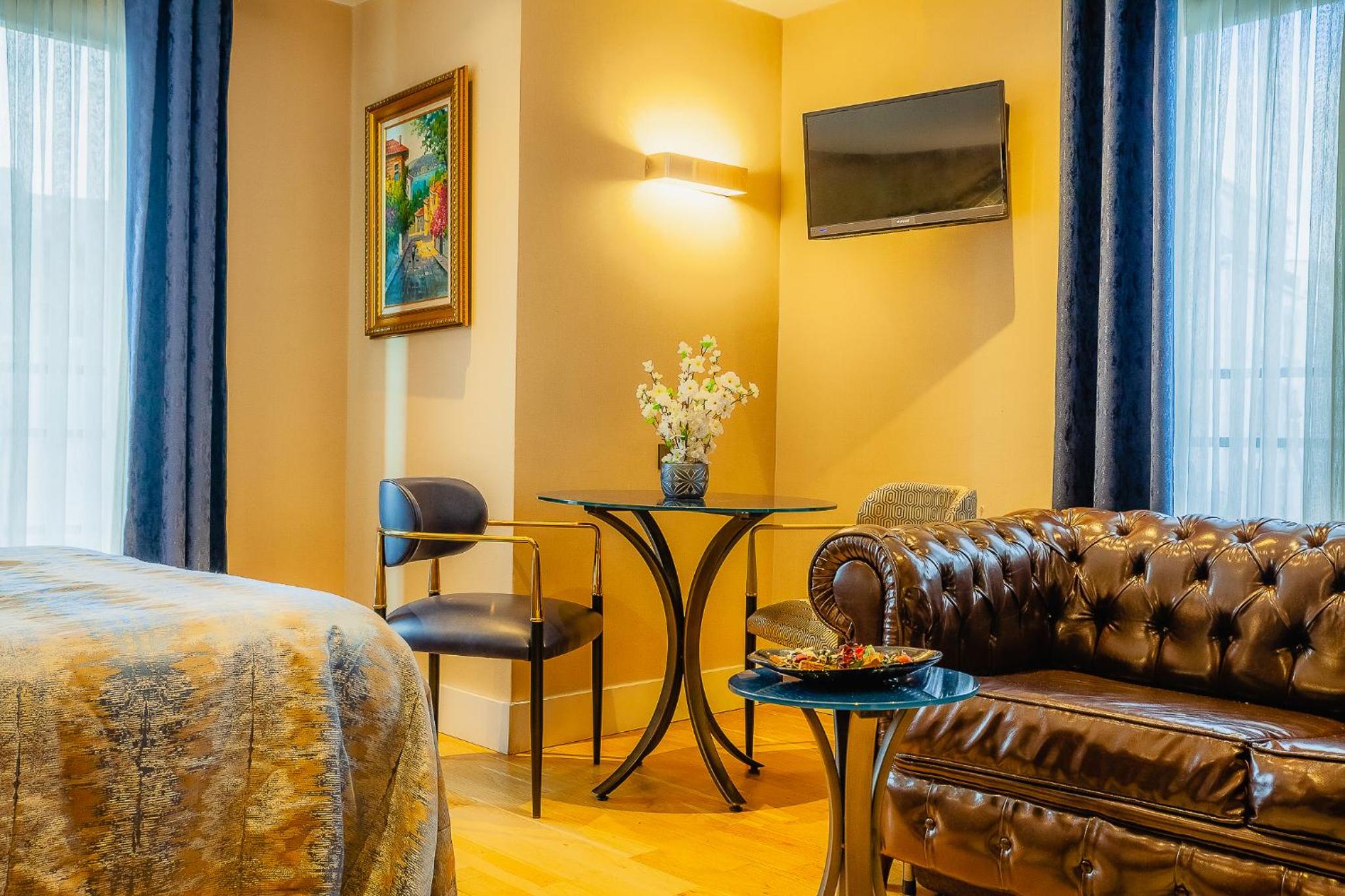 Queen Room with Spa Bath photo 3