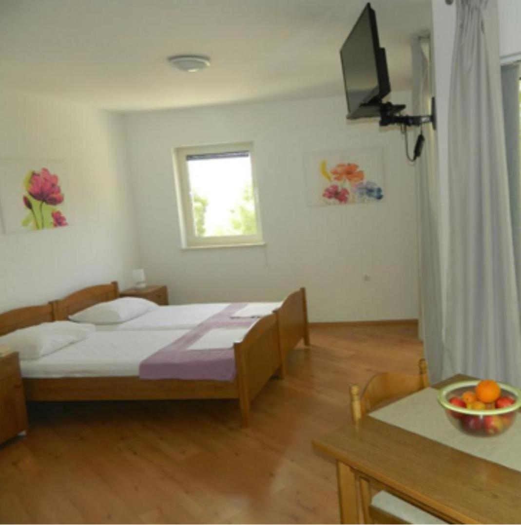Studio Apartment with Balcony photo 1