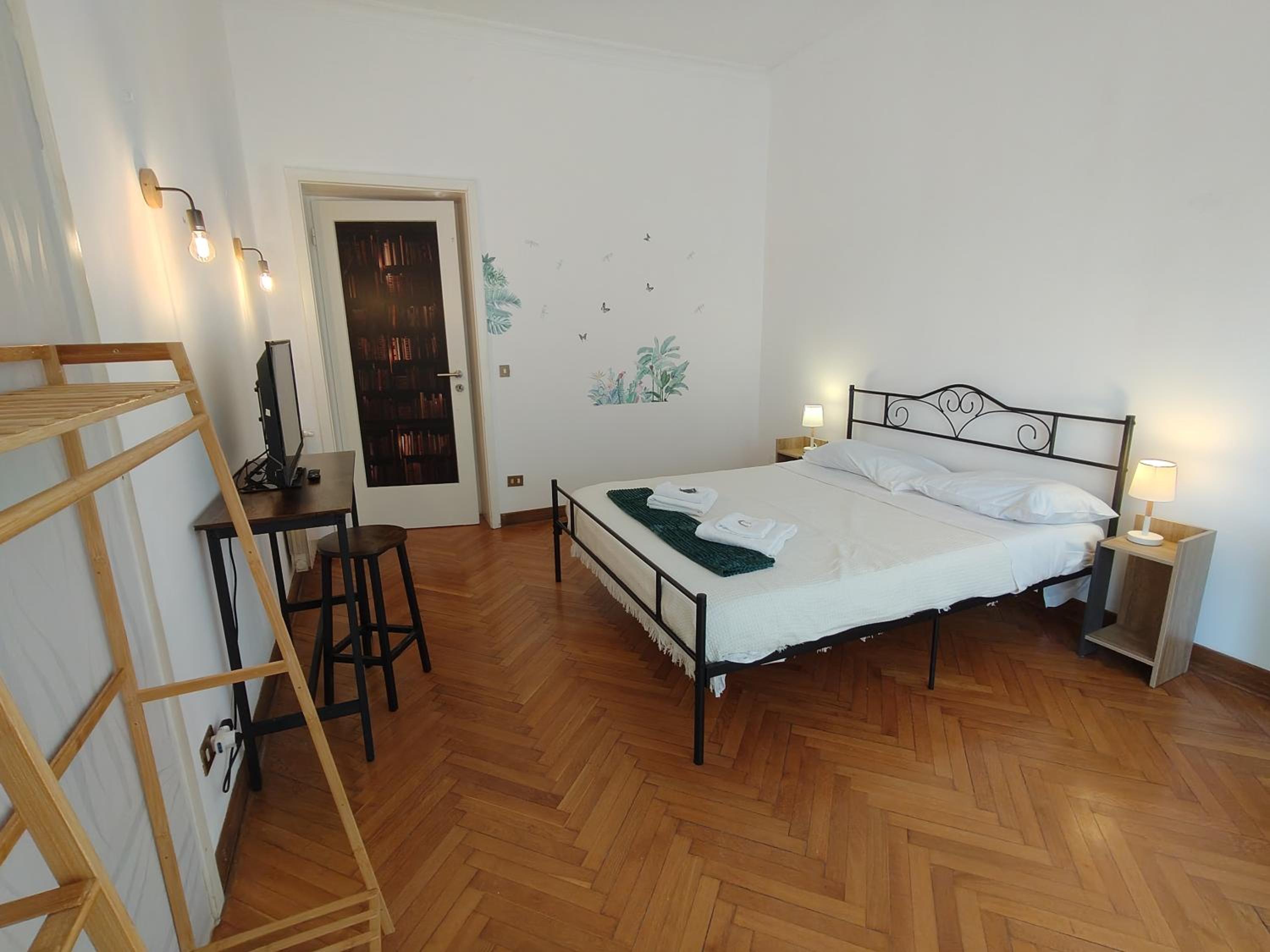 Standard Double Room With Shared Bathroom
