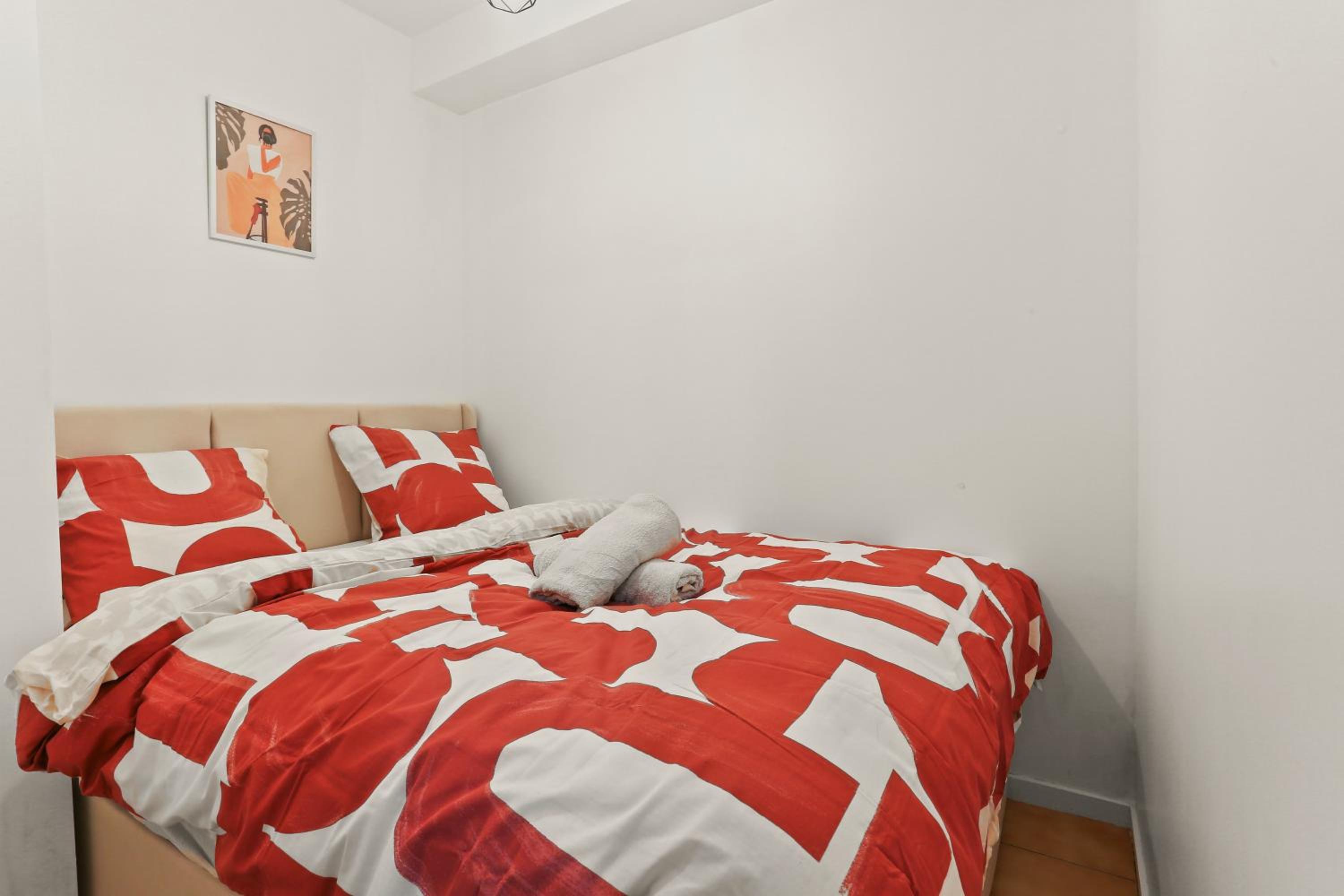 One-Bedroom Apartment photo 2