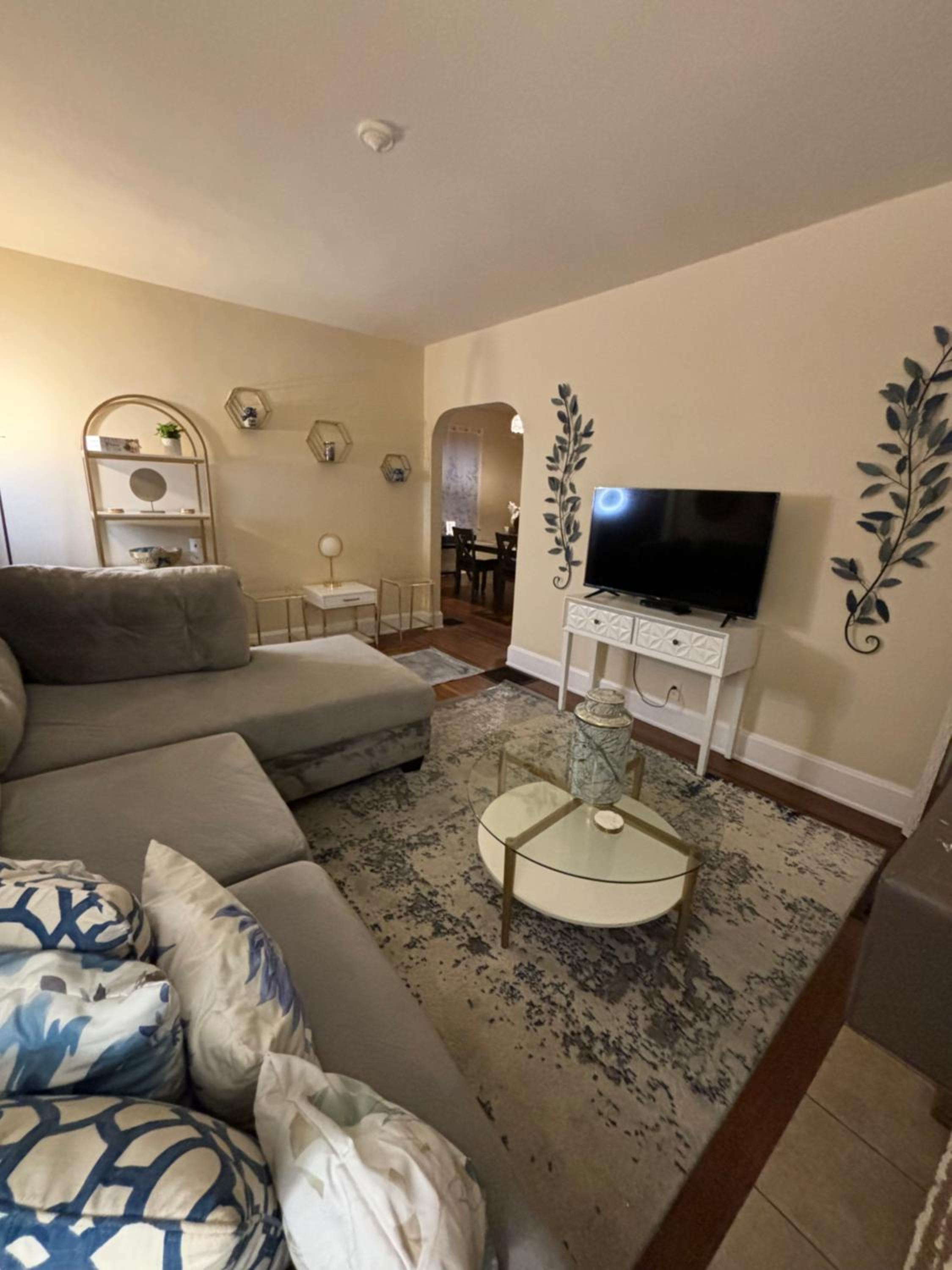 One-Bedroom Apartment photo 3