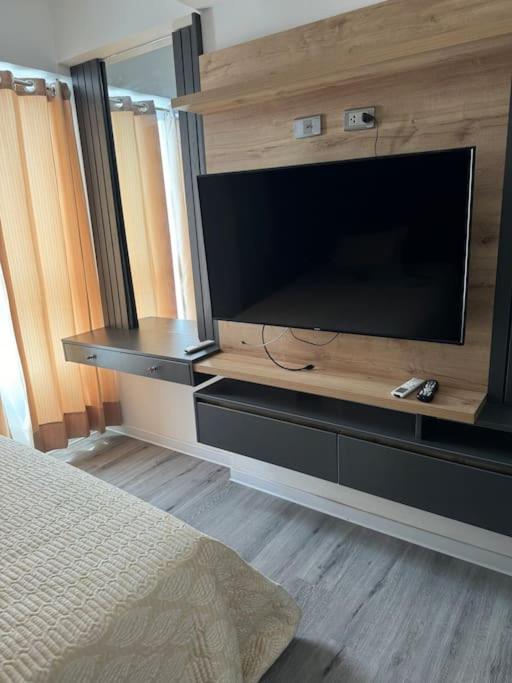 Three-Bedroom Apartment photo 2