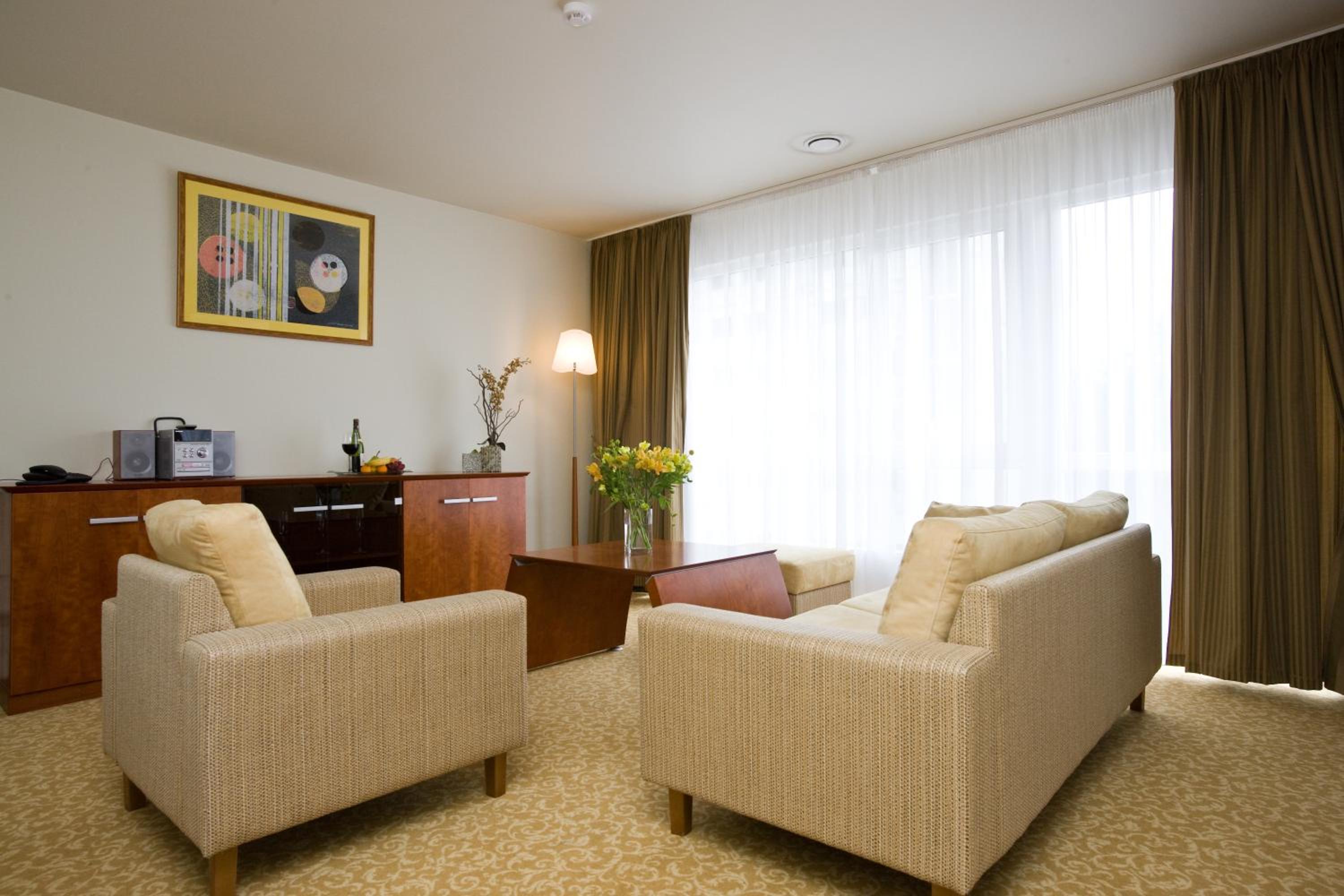 One-Bedroom Apartment with Bath