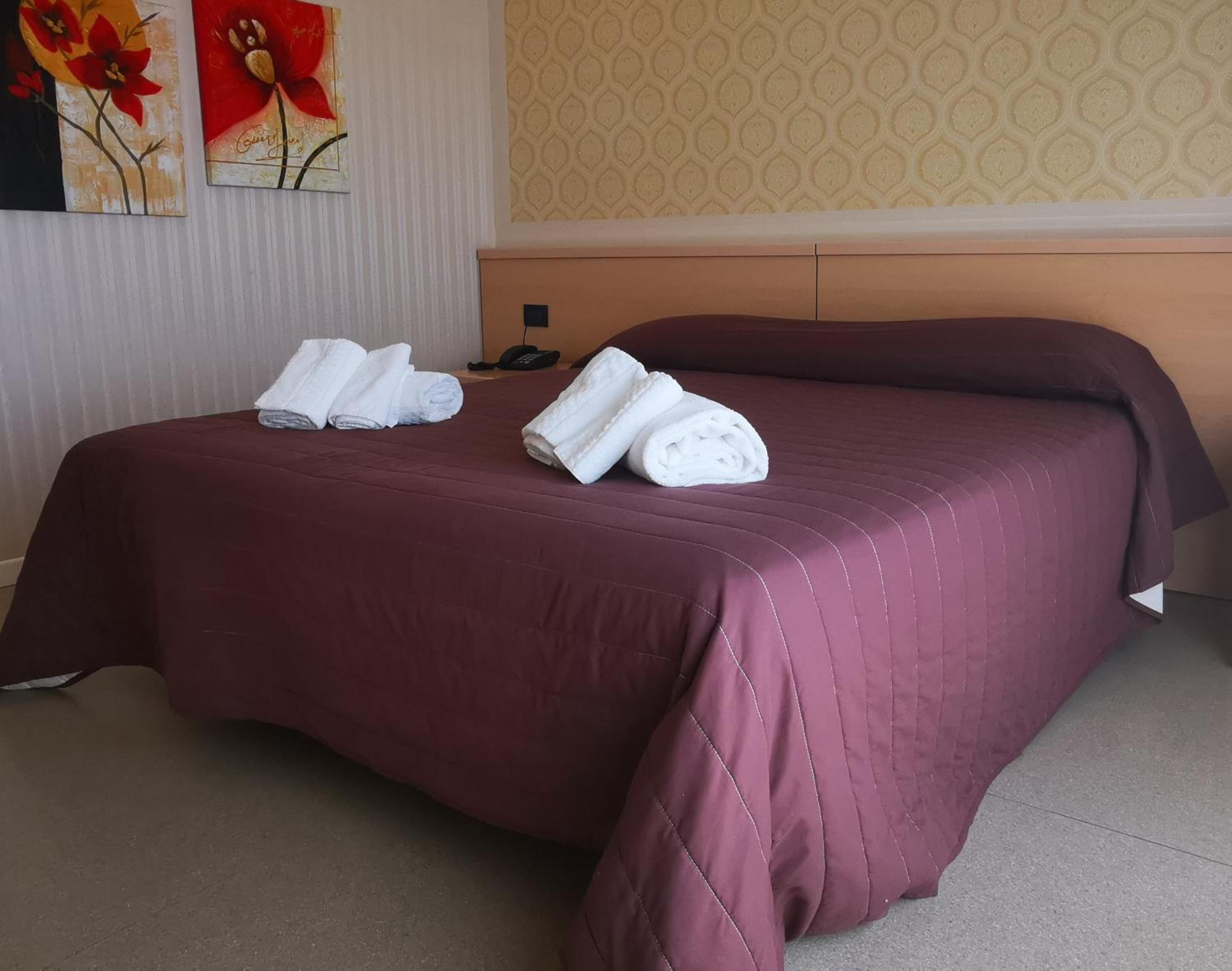 King Room with Lake View - Photo 2