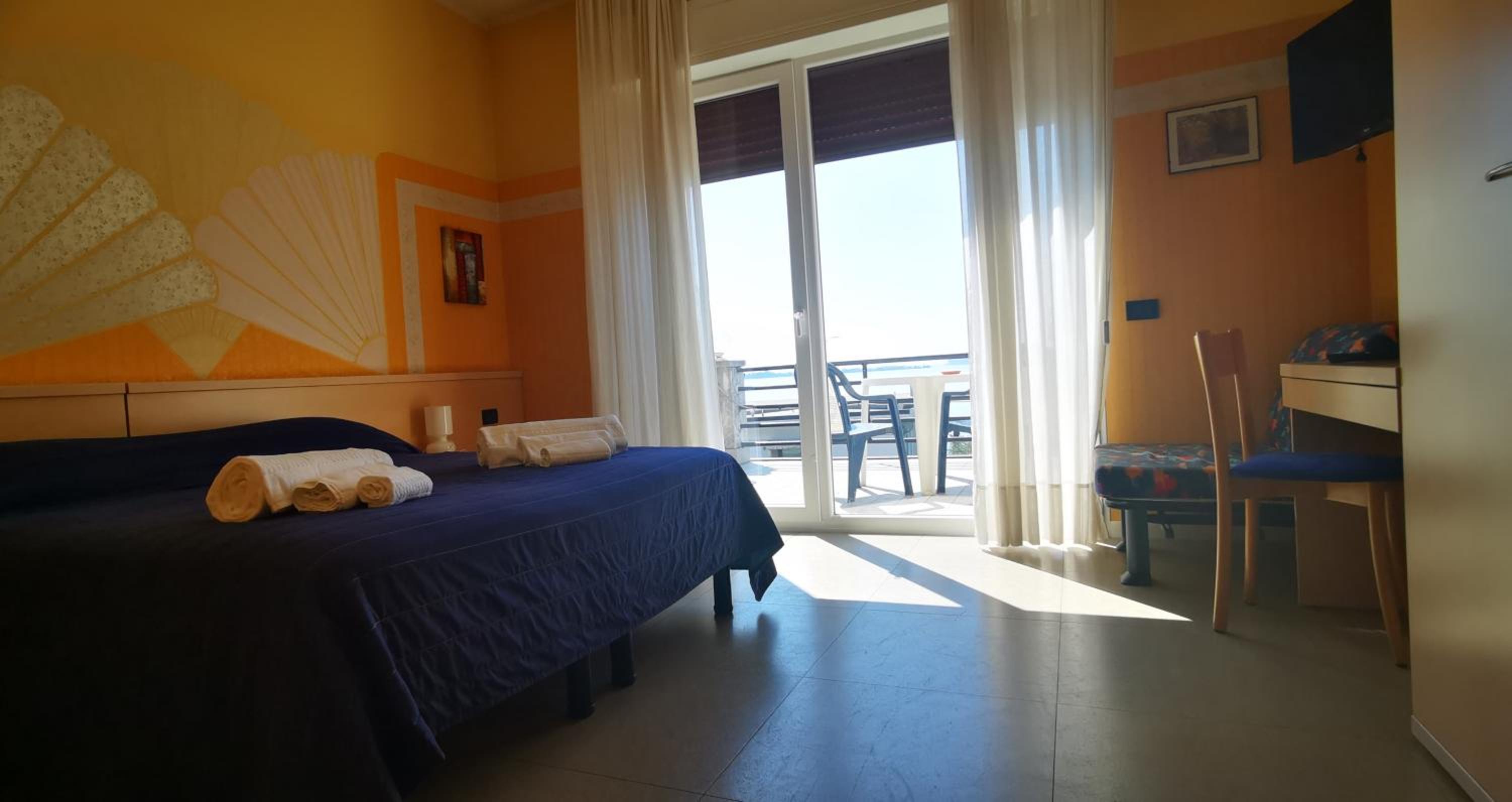 King Room with Lake View - Photo 1